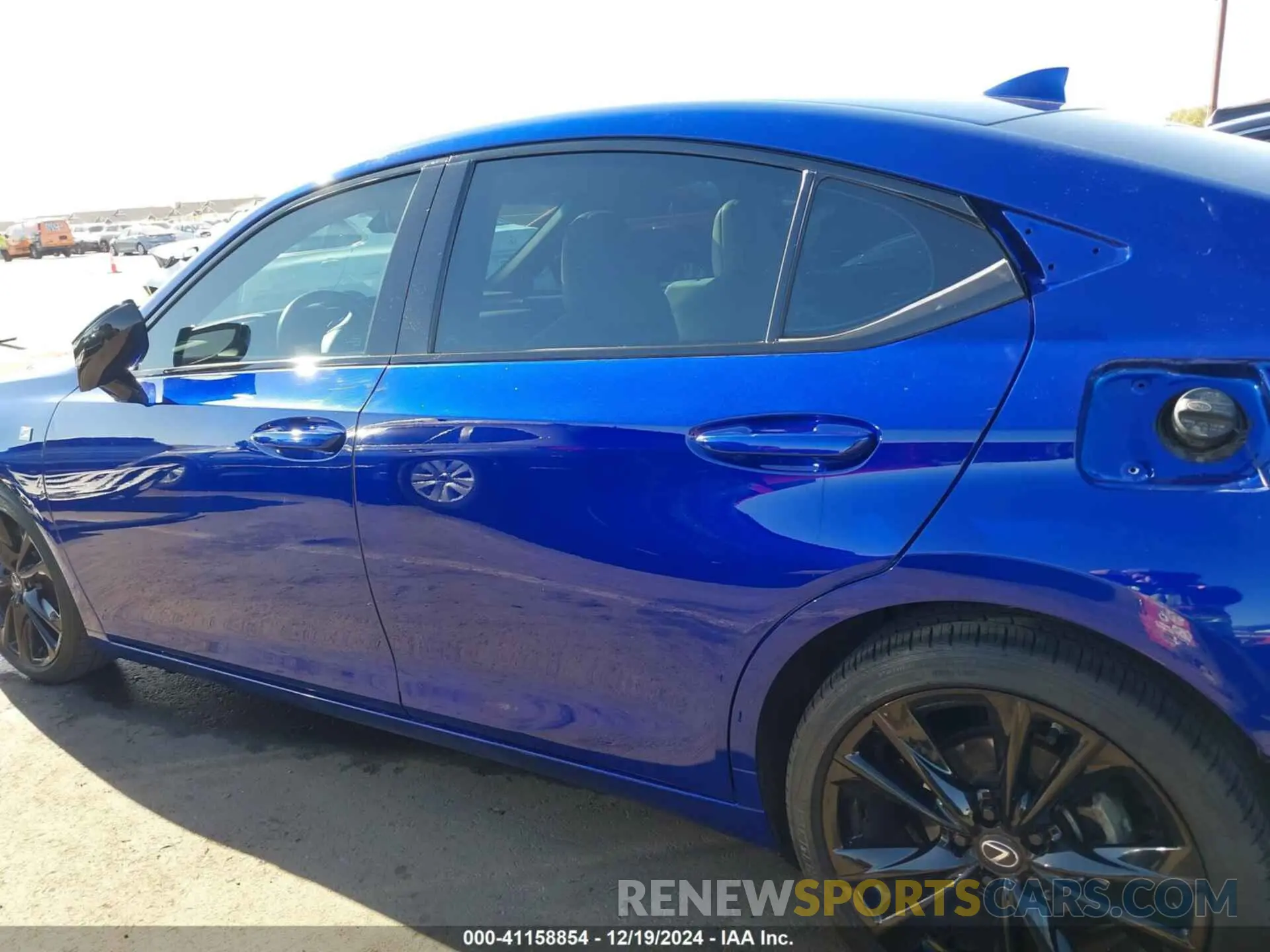 15 Photograph of a damaged car 58AHZ1B18MU094474 LEXUS ES 350 2021