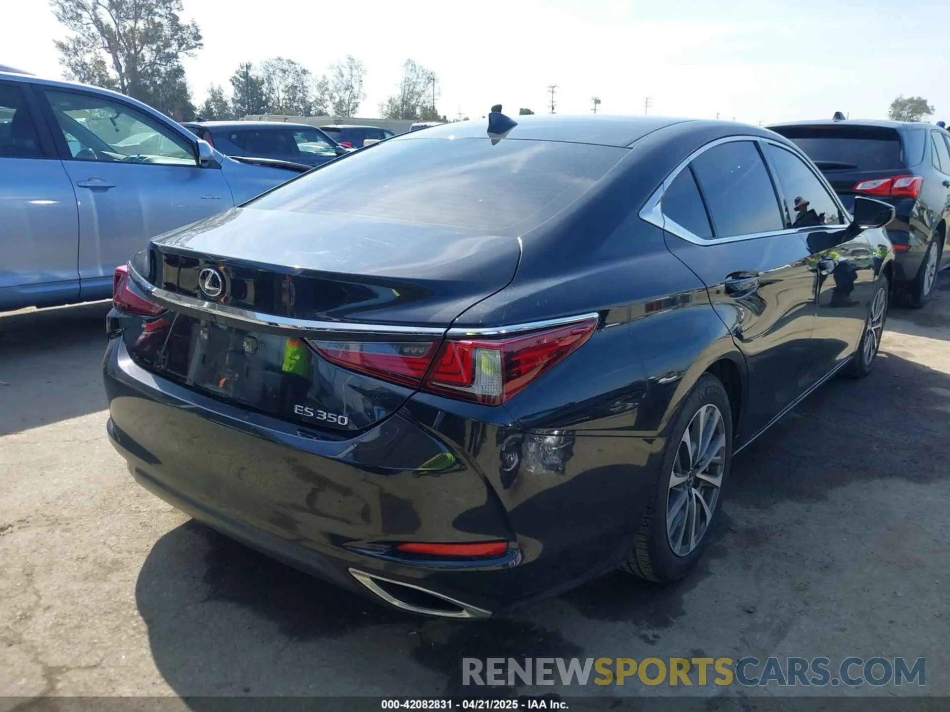 4 Photograph of a damaged car 58ACZ1B11NU120506 LEXUS ES 350 2022
