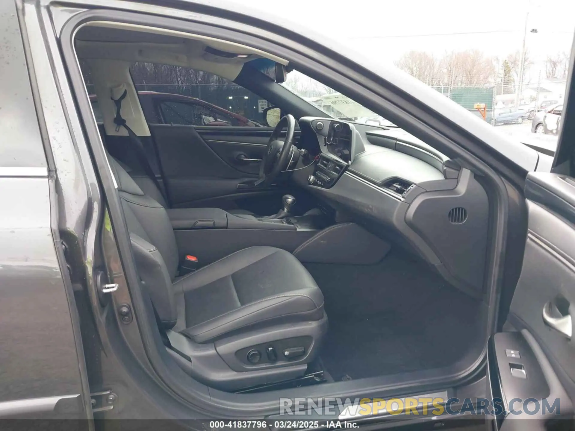 5 Photograph of a damaged car 58ACZ1B18NU133558 LEXUS ES 350 2022