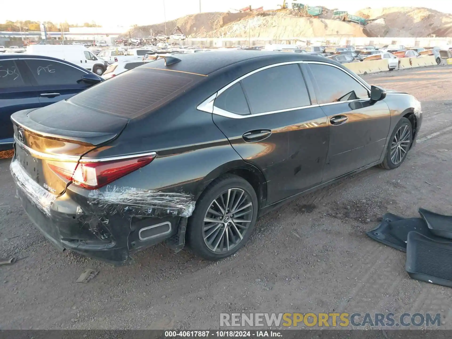 4 Photograph of a damaged car 58ADZ1B10NU134238 LEXUS ES 350 2022