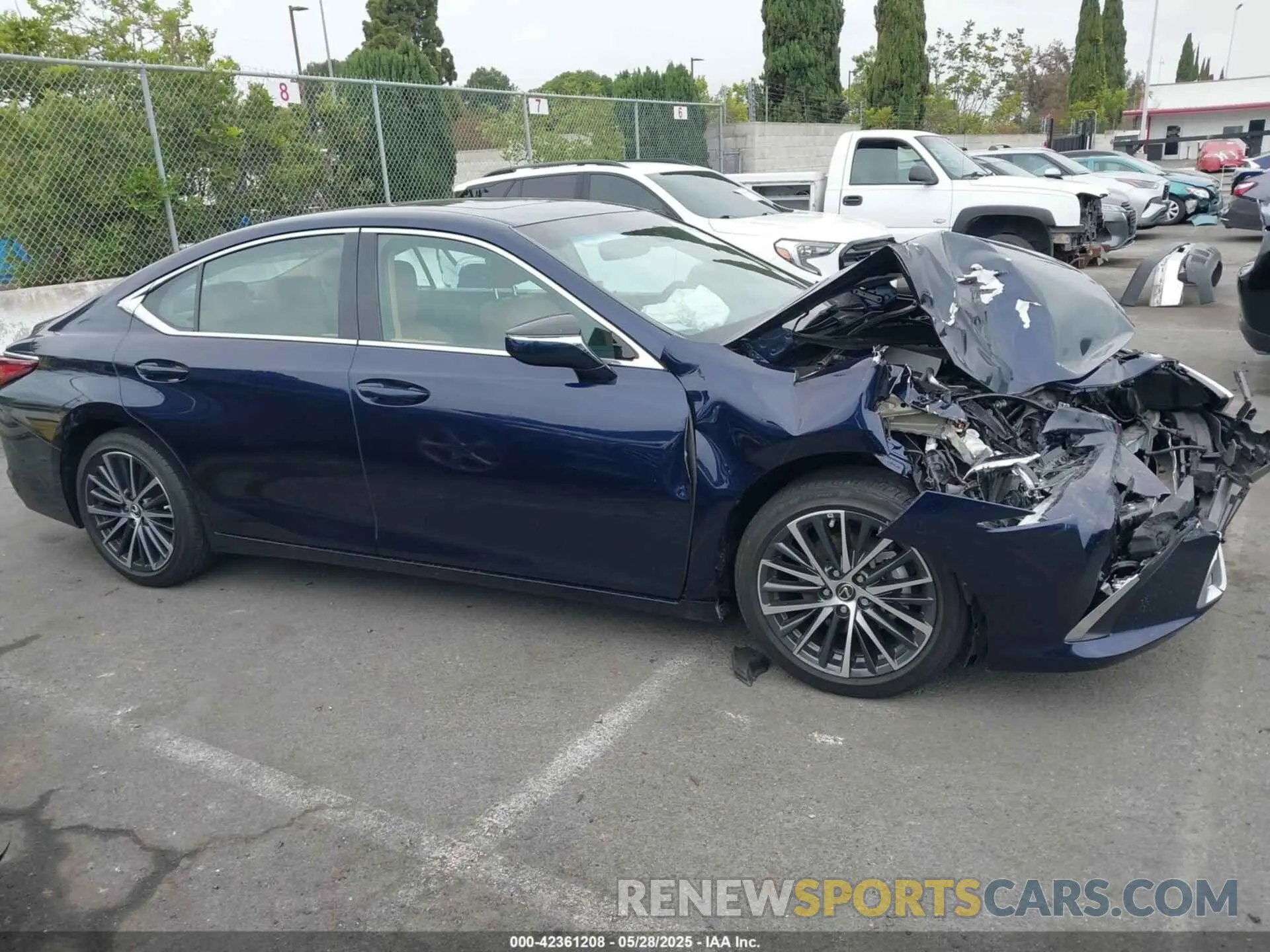 13 Photograph of a damaged car 58ADZ1B13NU125937 LEXUS ES 350 2022
