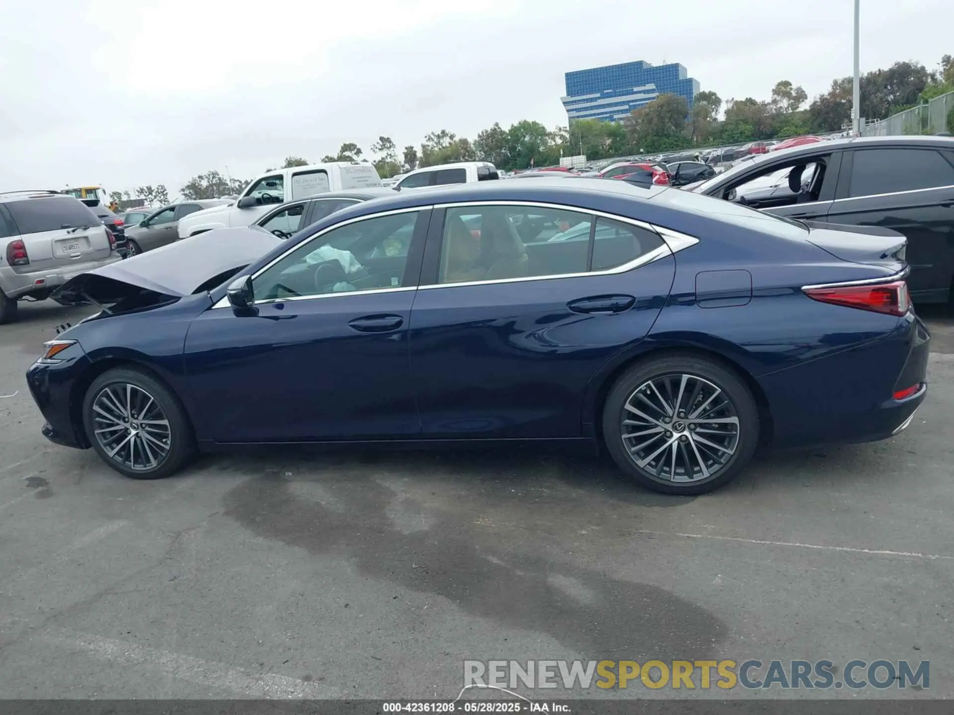 14 Photograph of a damaged car 58ADZ1B13NU125937 LEXUS ES 350 2022