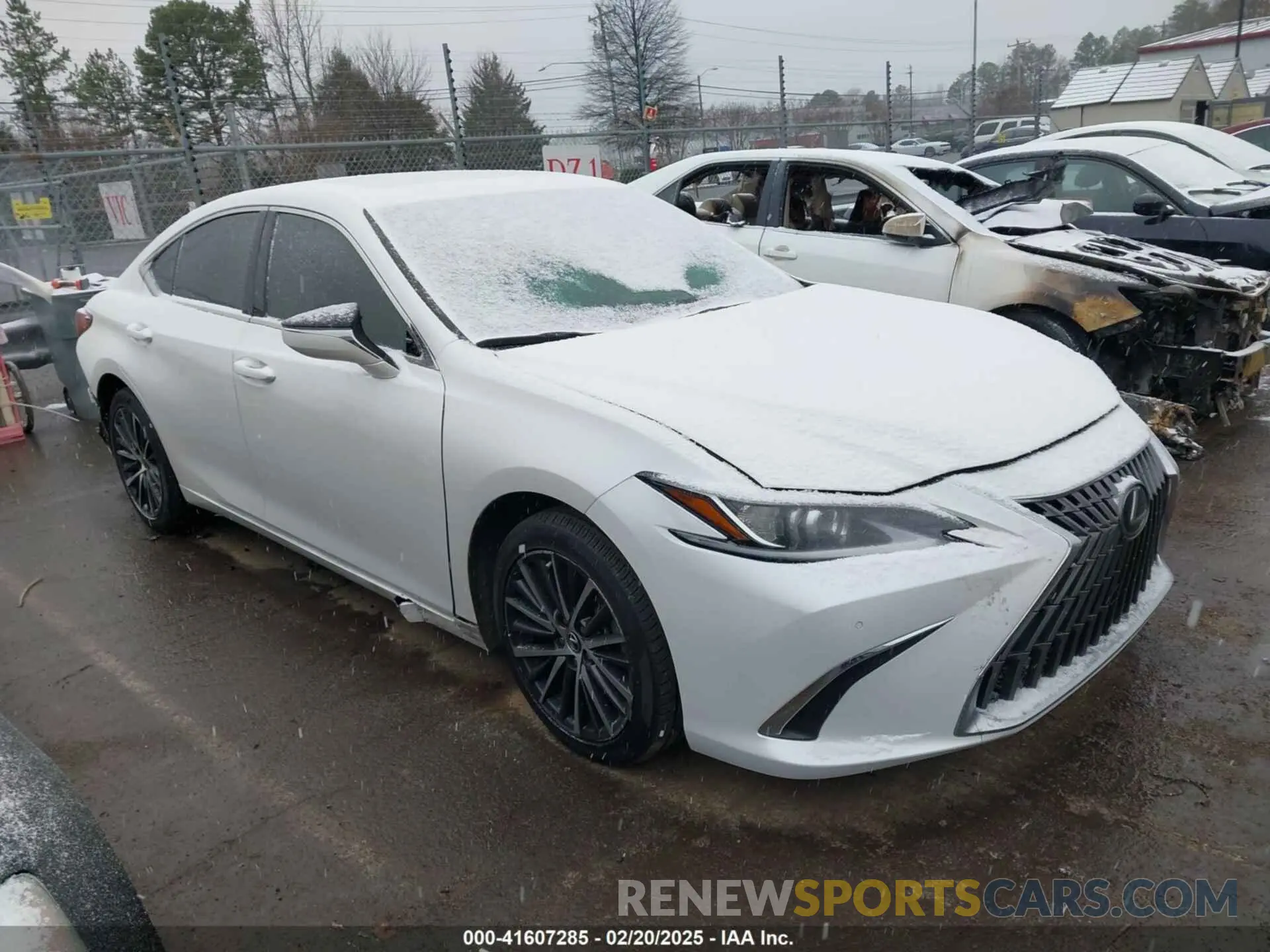14 Photograph of a damaged car 58ADZ1B14NU122691 LEXUS ES 350 2022