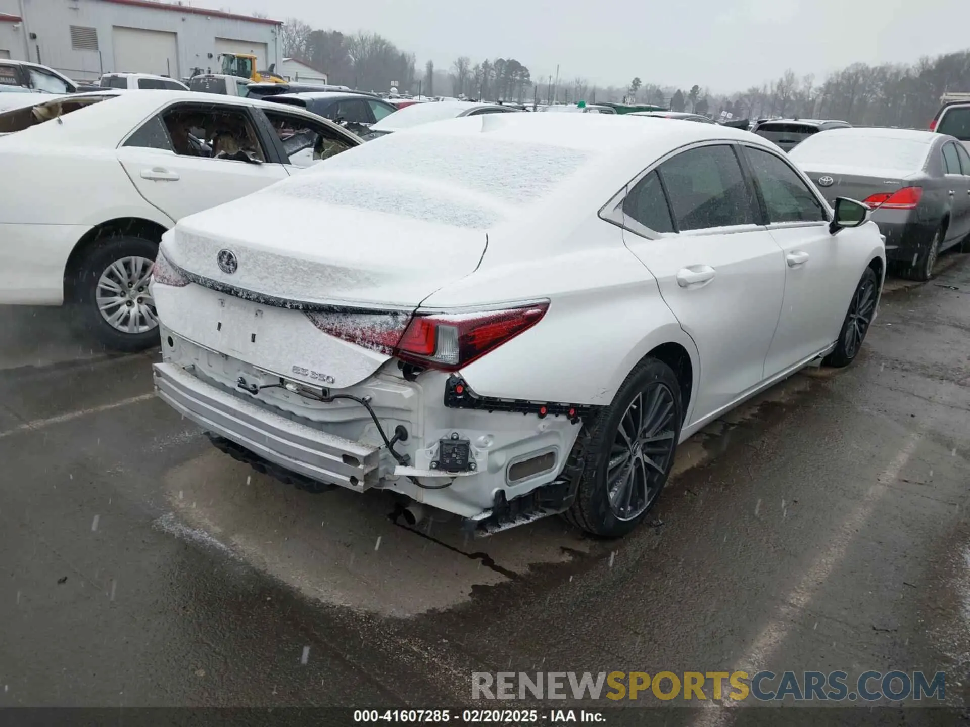 4 Photograph of a damaged car 58ADZ1B14NU122691 LEXUS ES 350 2022