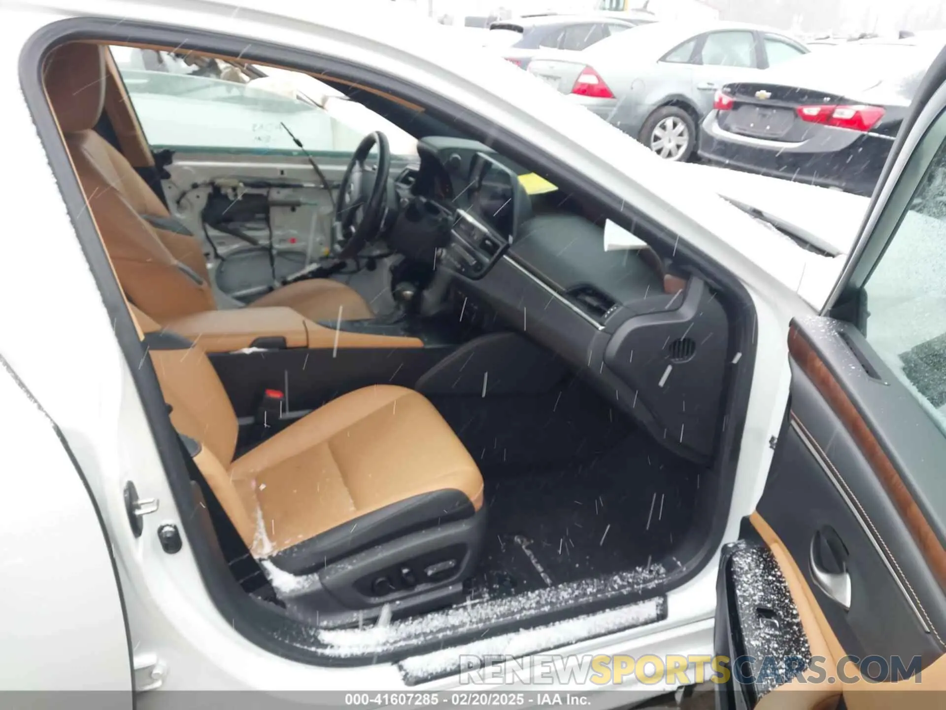 5 Photograph of a damaged car 58ADZ1B14NU122691 LEXUS ES 350 2022