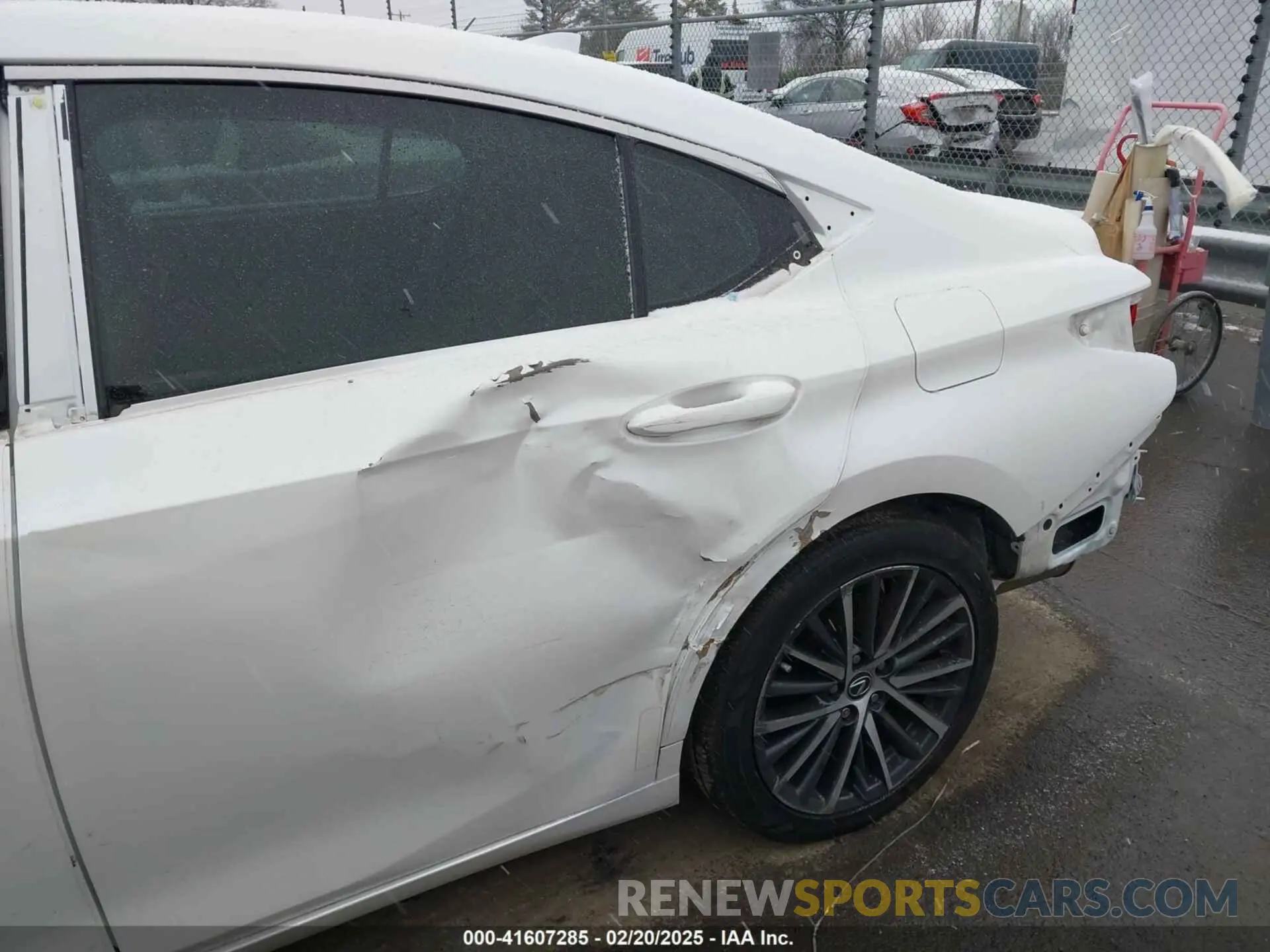 6 Photograph of a damaged car 58ADZ1B14NU122691 LEXUS ES 350 2022