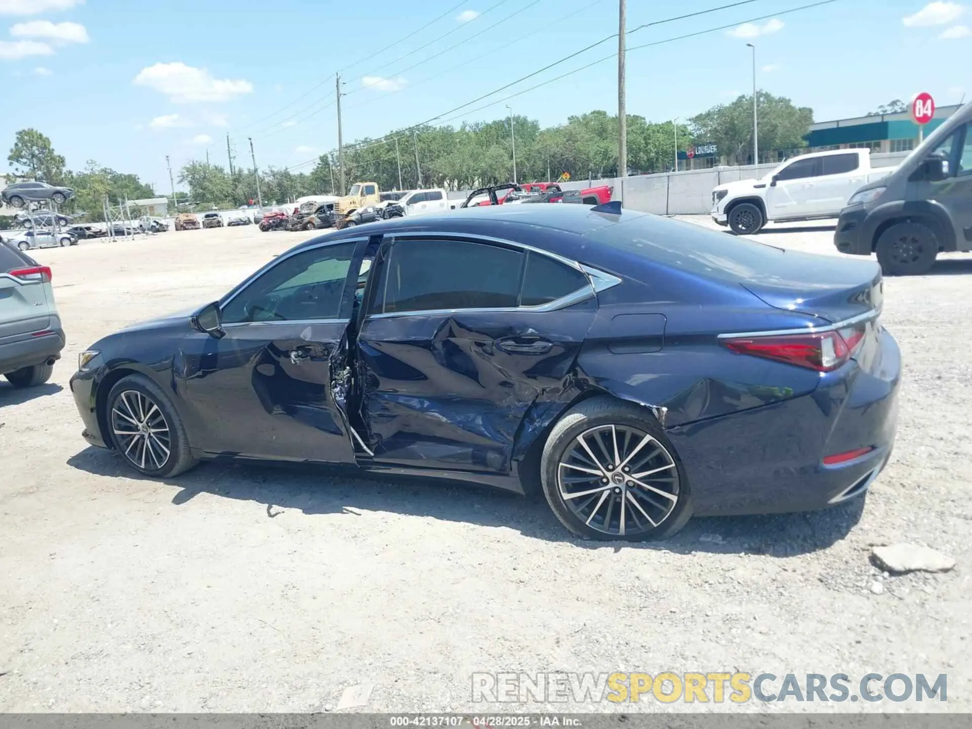 14 Photograph of a damaged car 58ADZ1B15NU121923 LEXUS ES 350 2022