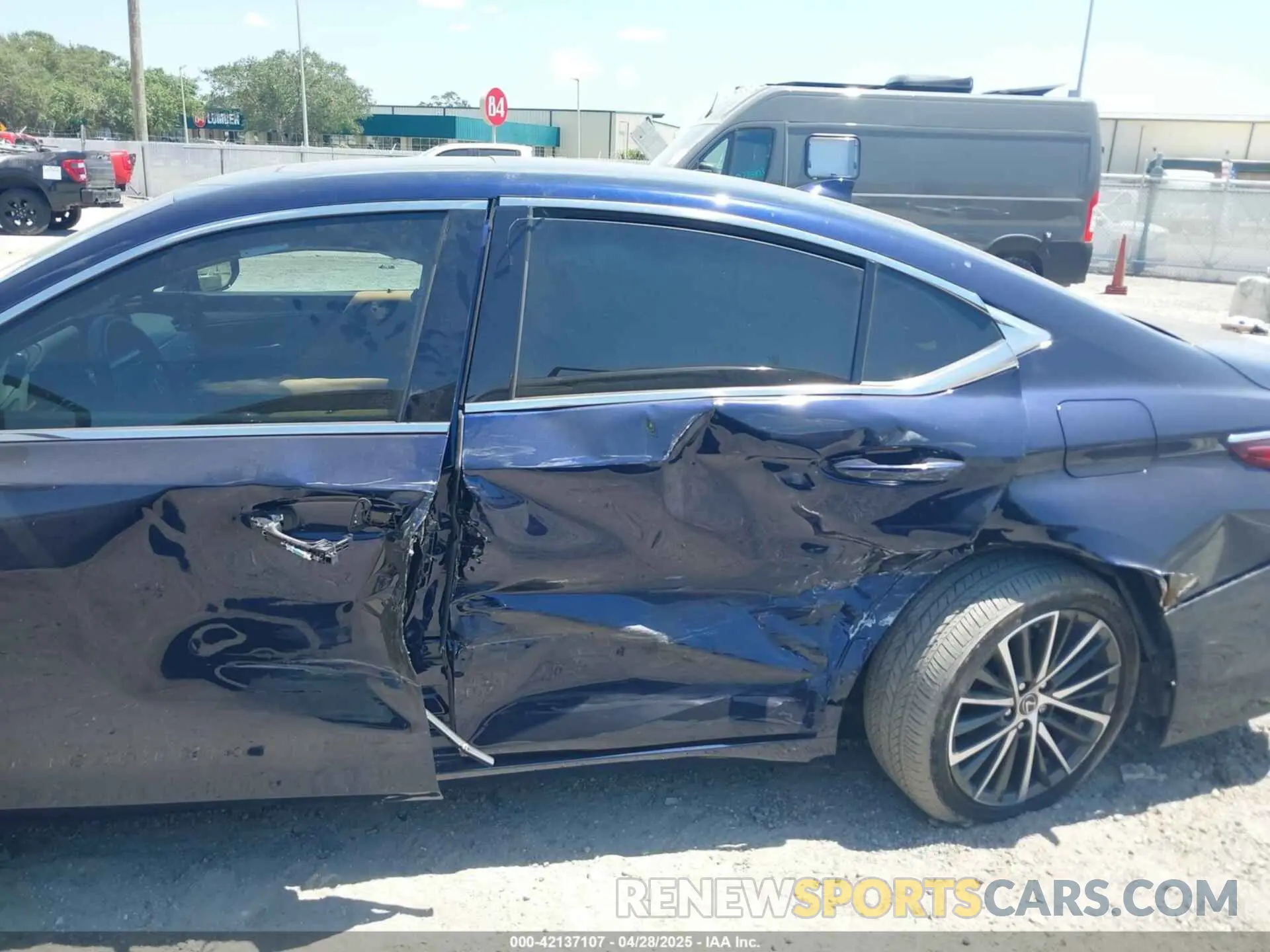 6 Photograph of a damaged car 58ADZ1B15NU121923 LEXUS ES 350 2022