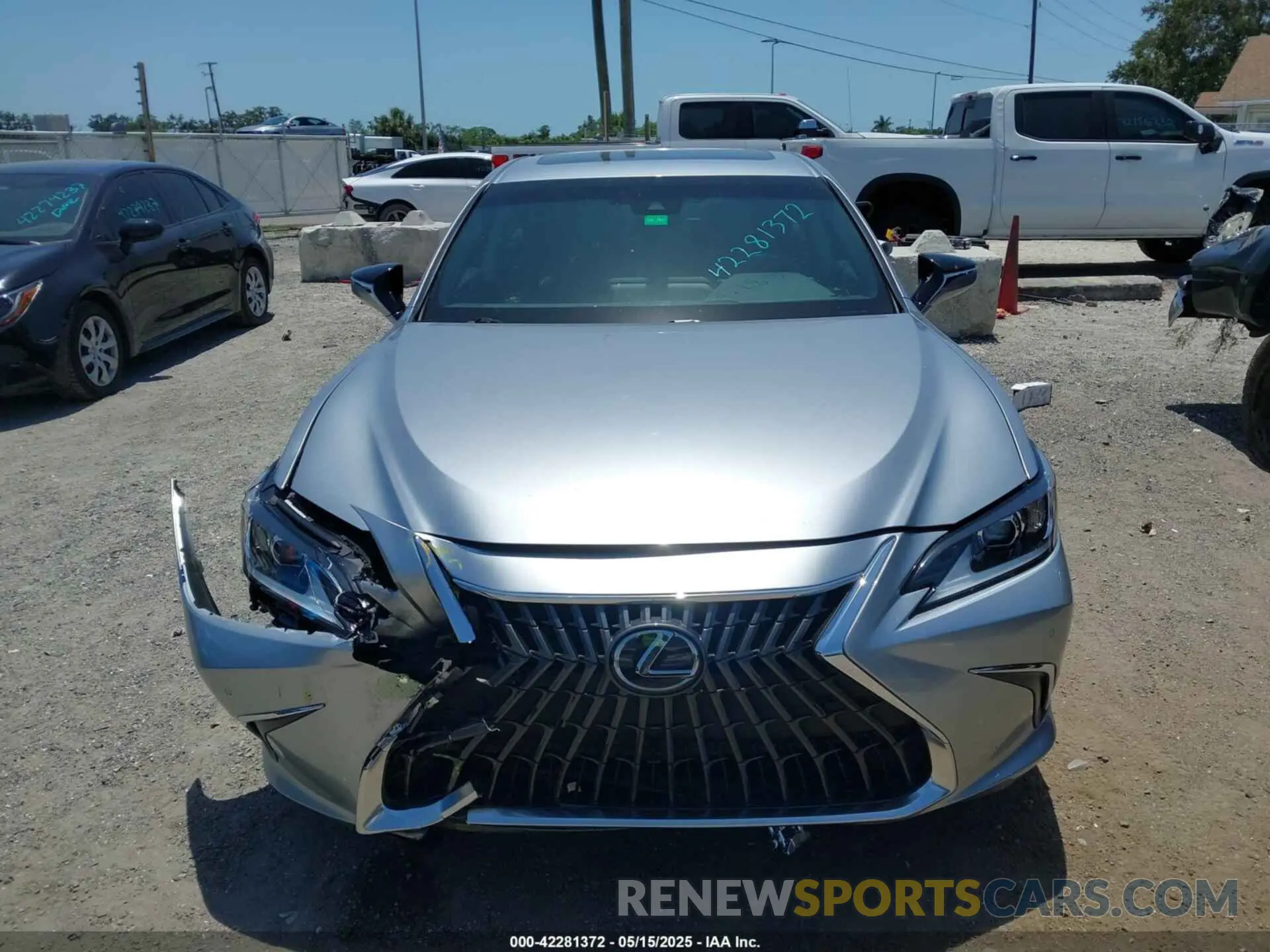 12 Photograph of a damaged car 58ADZ1B15NU137653 LEXUS ES 350 2022
