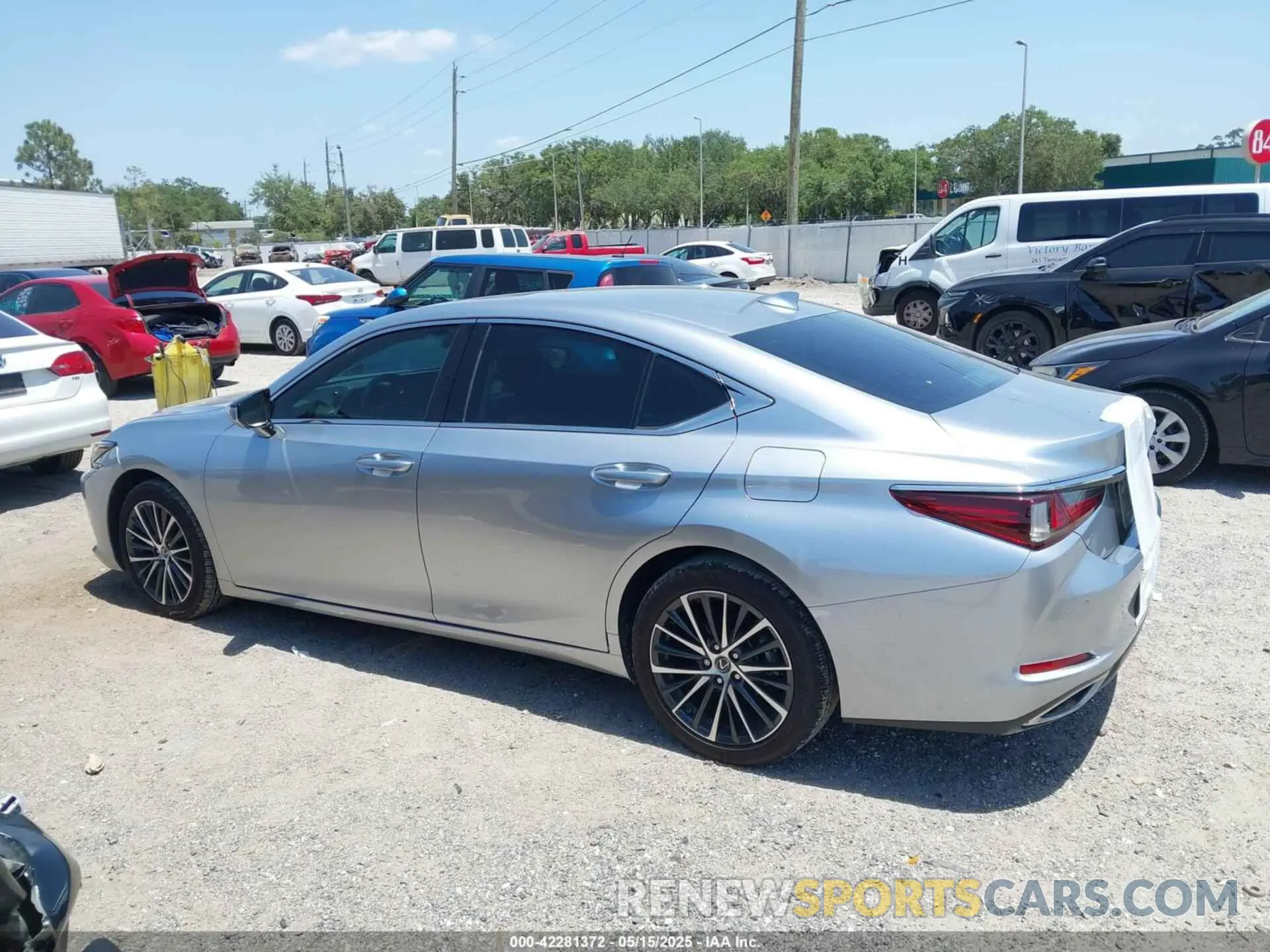14 Photograph of a damaged car 58ADZ1B15NU137653 LEXUS ES 350 2022