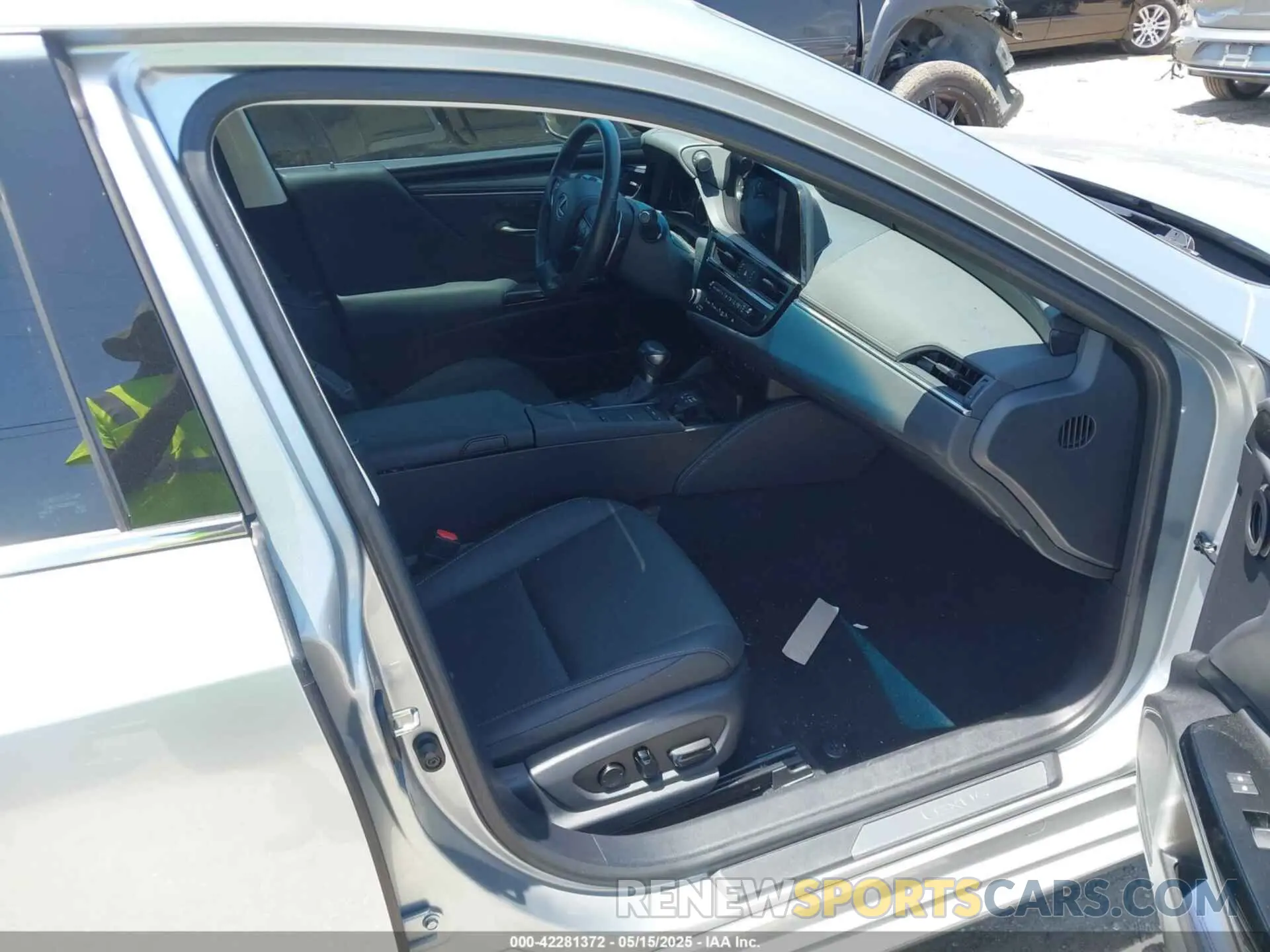 5 Photograph of a damaged car 58ADZ1B15NU137653 LEXUS ES 350 2022