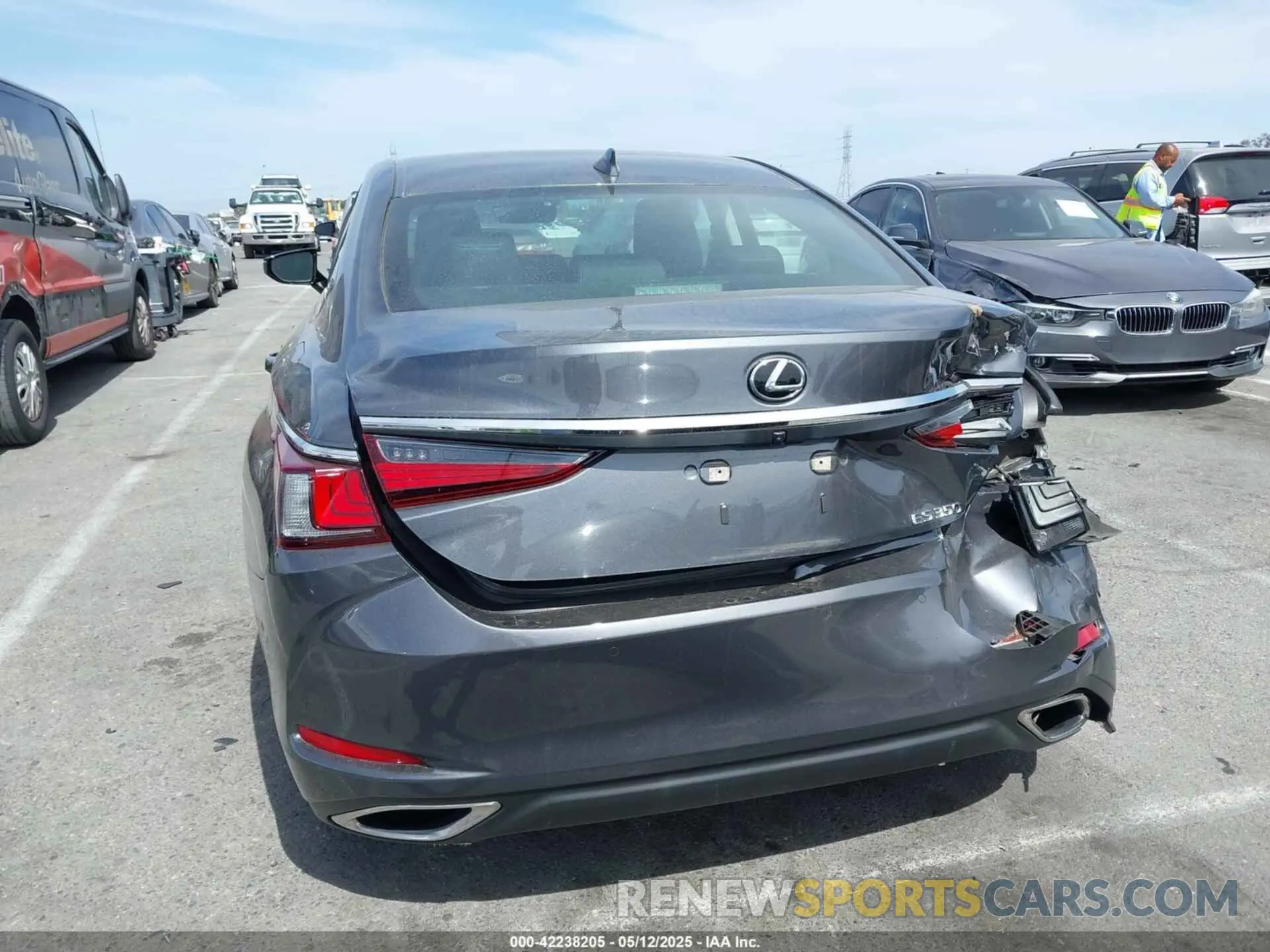 16 Photograph of a damaged car 58ADZ1B1XNU121500 LEXUS ES 350 2022