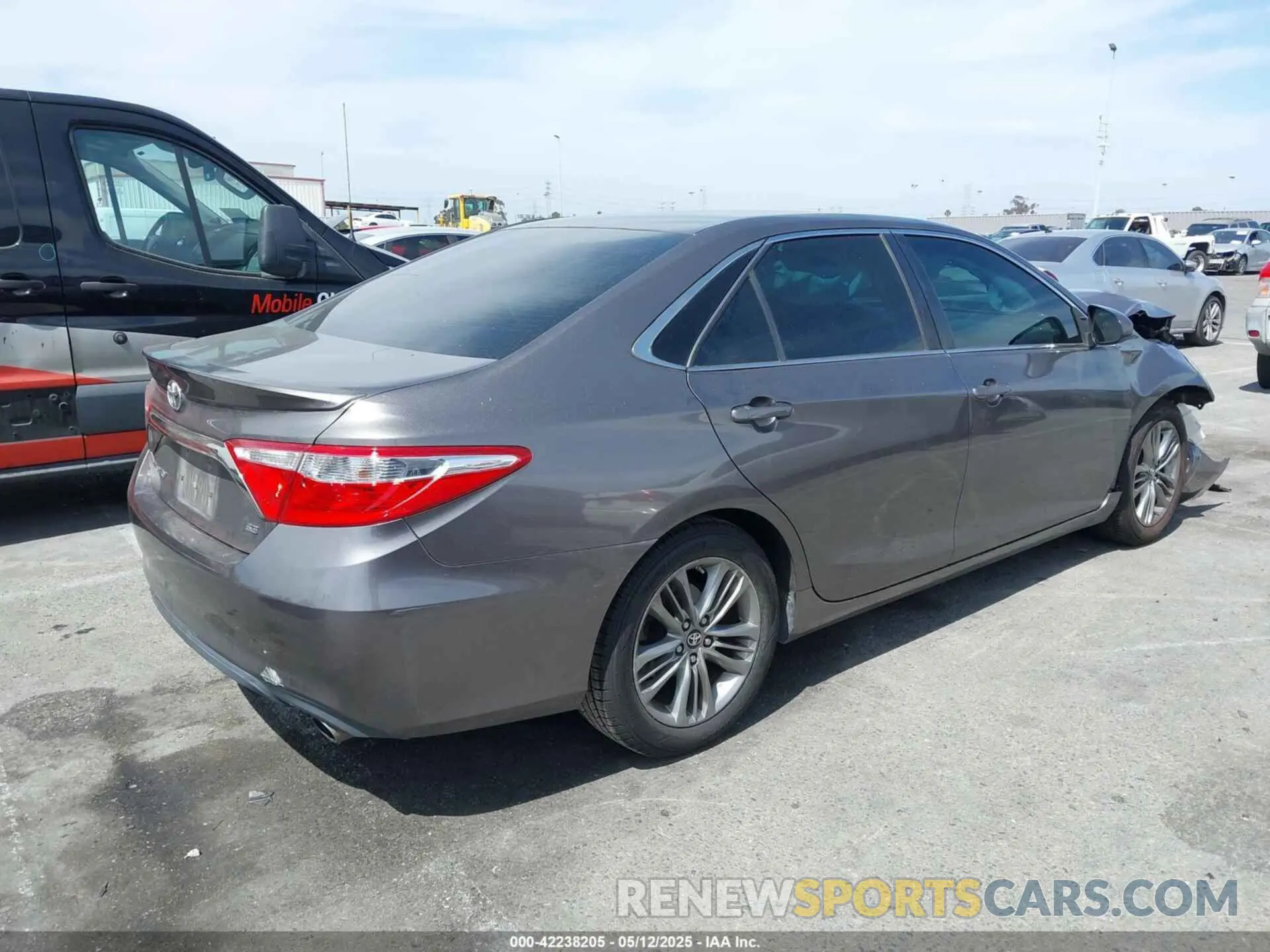 4 Photograph of a damaged car 58ADZ1B1XNU121500 LEXUS ES 350 2022