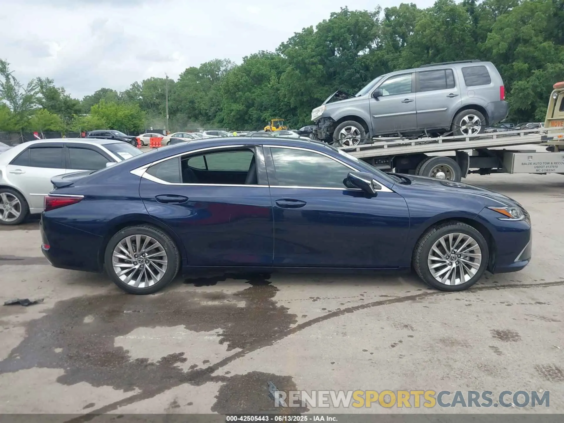 14 Photograph of a damaged car 58AEZ1B15NU120839 LEXUS ES 350 2022
