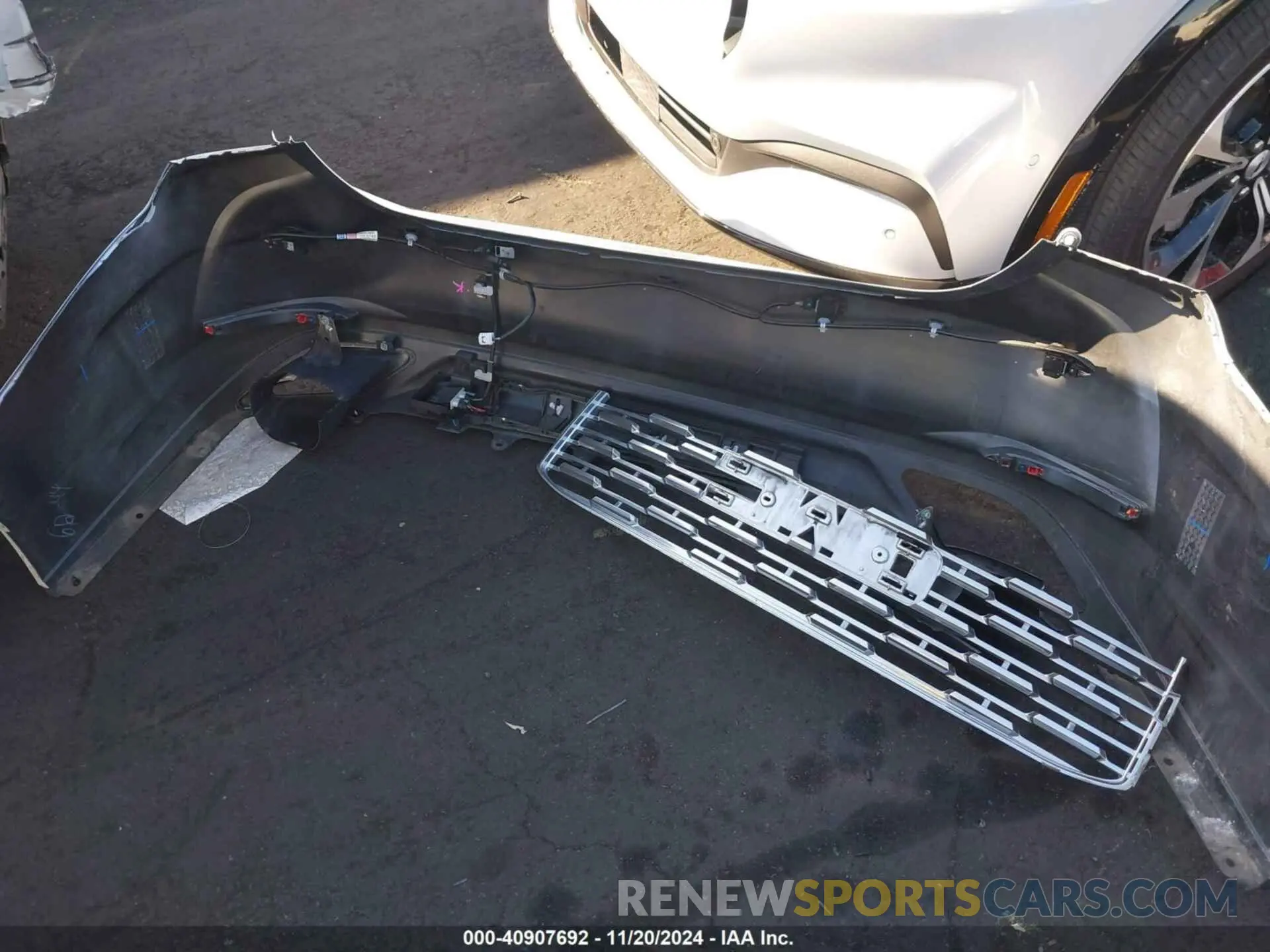 12 Photograph of a damaged car 58AEZ1B17NU132071 LEXUS ES 350 2022