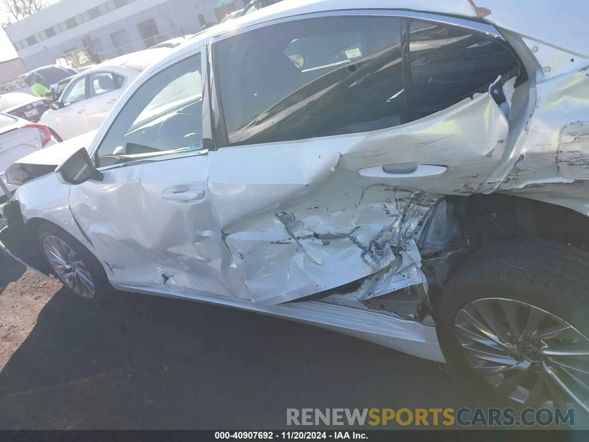 15 Photograph of a damaged car 58AEZ1B17NU132071 LEXUS ES 350 2022