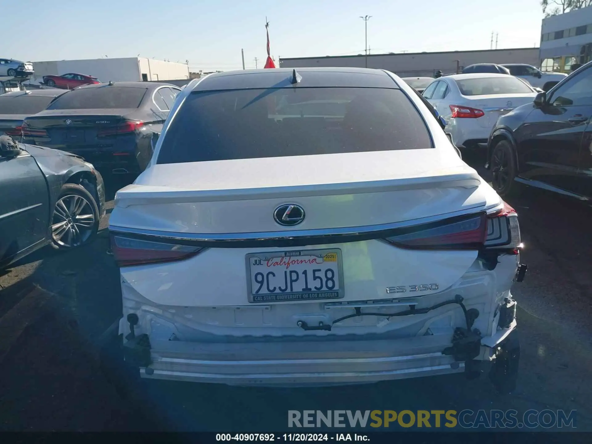 17 Photograph of a damaged car 58AEZ1B17NU132071 LEXUS ES 350 2022