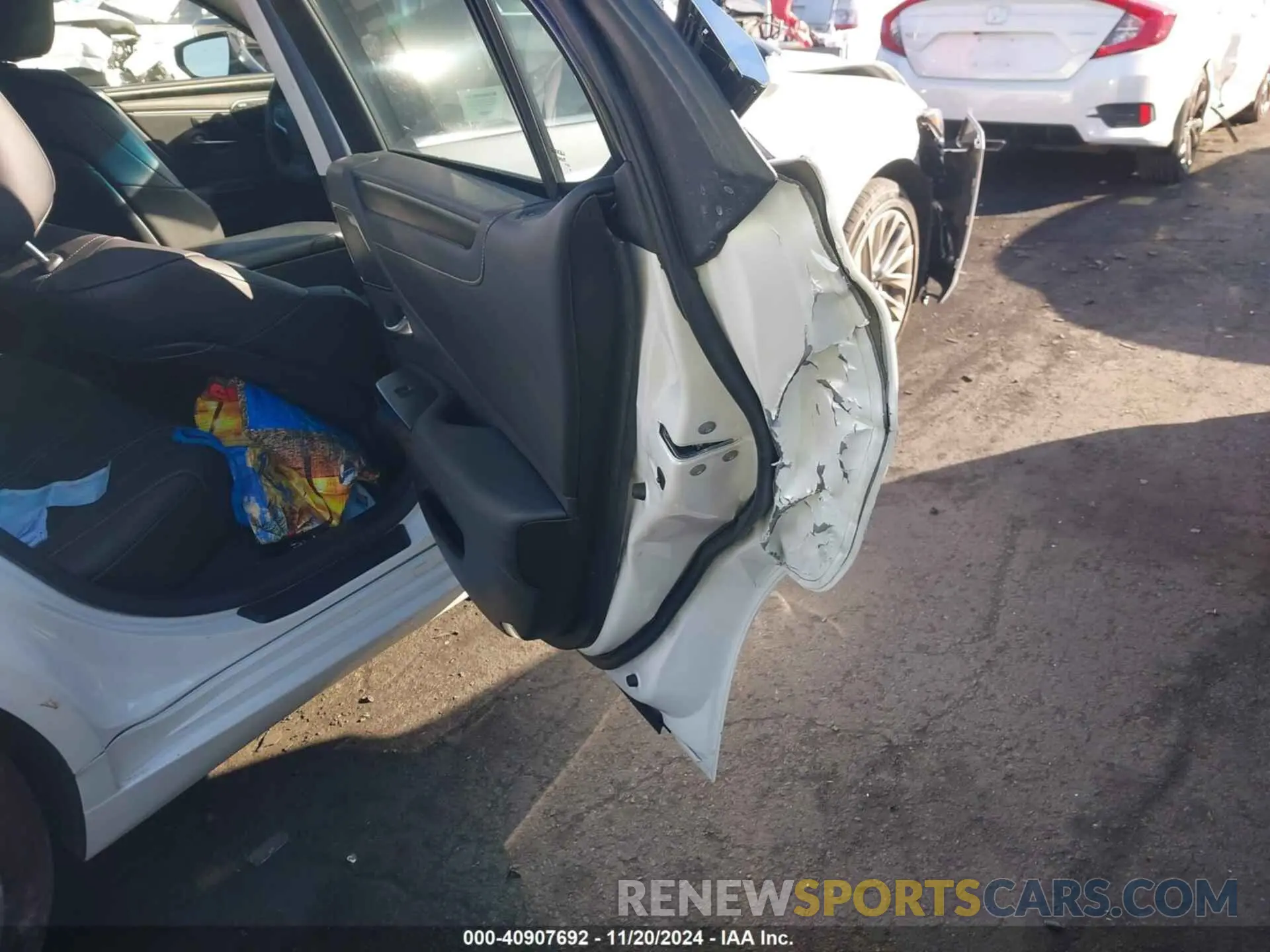 18 Photograph of a damaged car 58AEZ1B17NU132071 LEXUS ES 350 2022