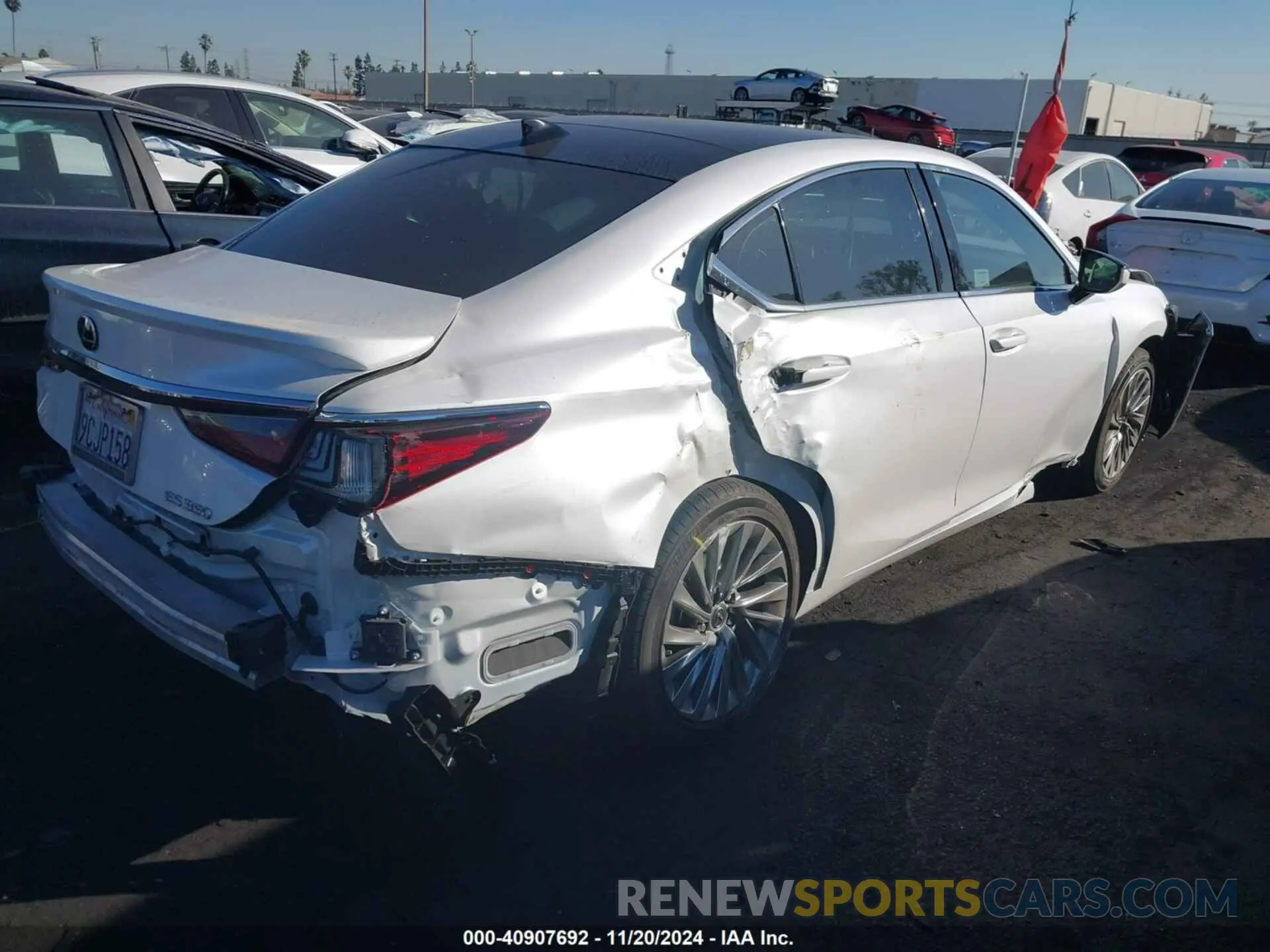 4 Photograph of a damaged car 58AEZ1B17NU132071 LEXUS ES 350 2022
