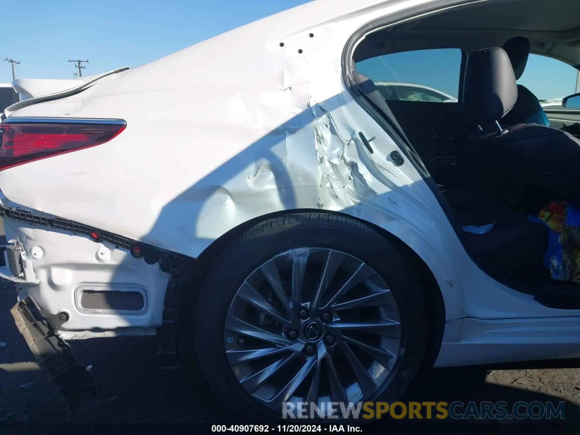 6 Photograph of a damaged car 58AEZ1B17NU132071 LEXUS ES 350 2022