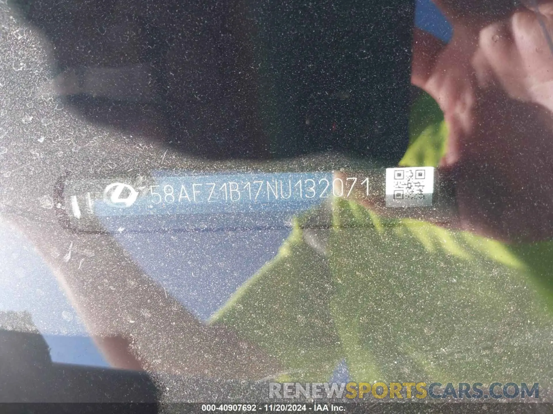 9 Photograph of a damaged car 58AEZ1B17NU132071 LEXUS ES 350 2022