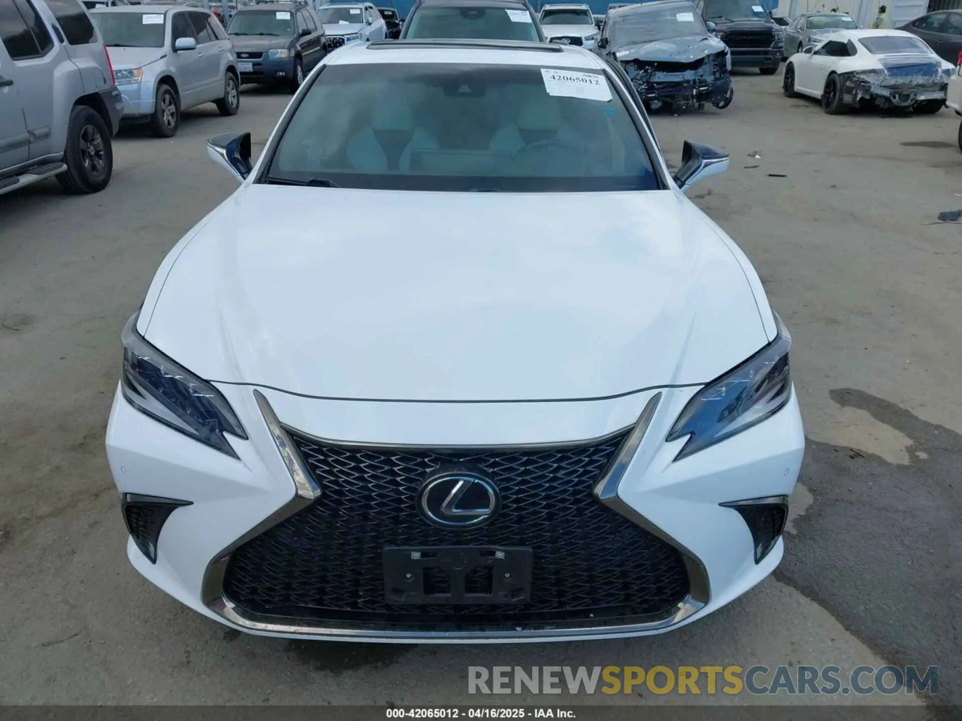 12 Photograph of a damaged car 58AGZ1B16NU117294 LEXUS ES 350 2022