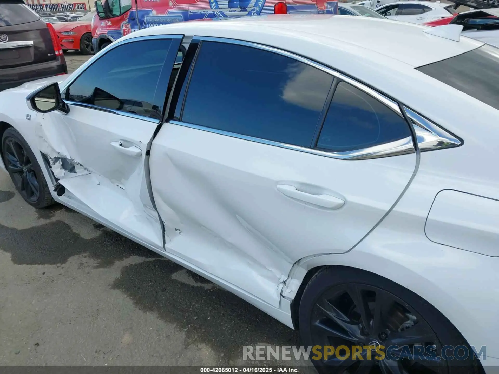 17 Photograph of a damaged car 58AGZ1B16NU117294 LEXUS ES 350 2022