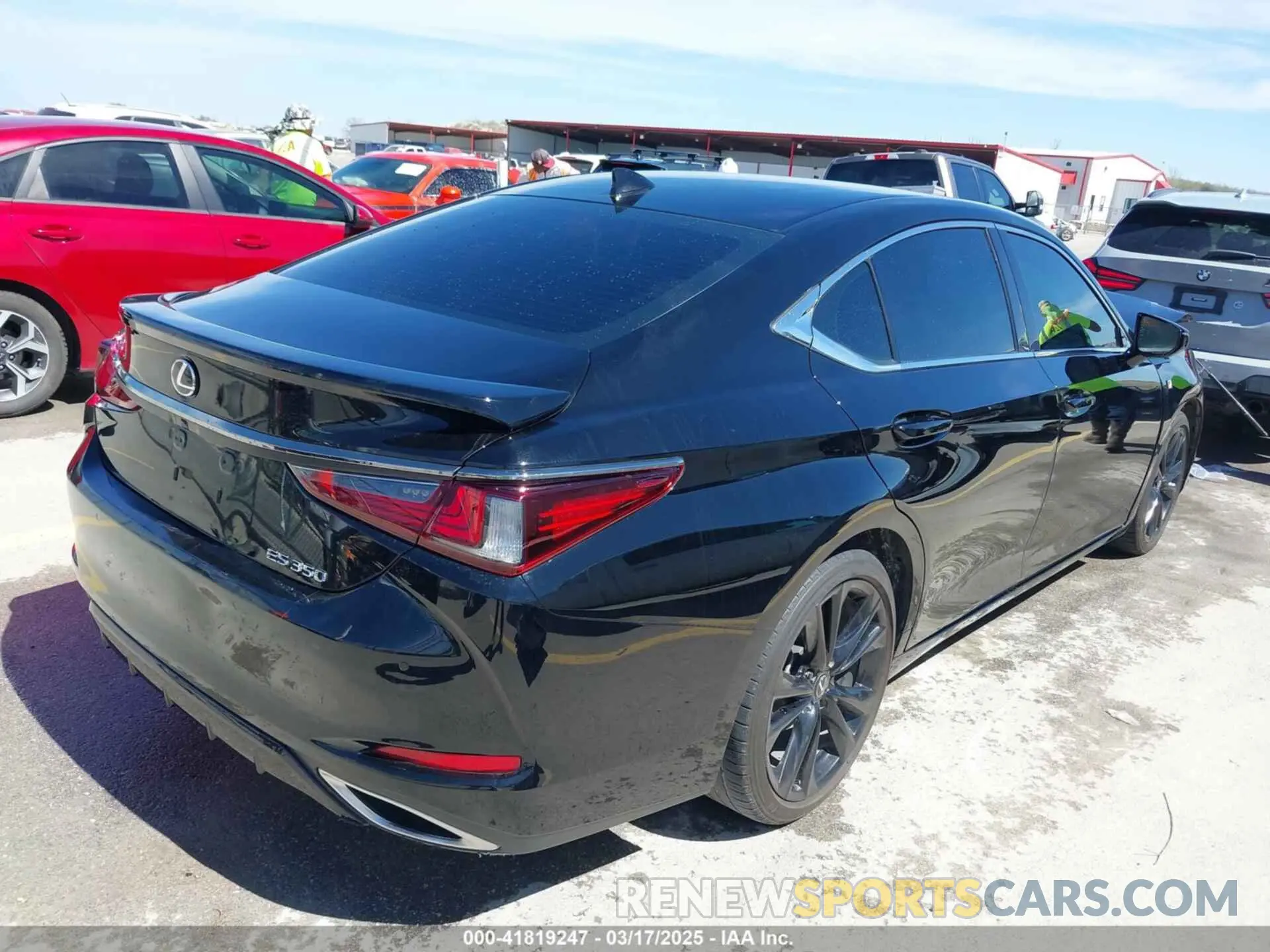 4 Photograph of a damaged car 58AGZ1B1XNU125883 LEXUS ES 350 2022