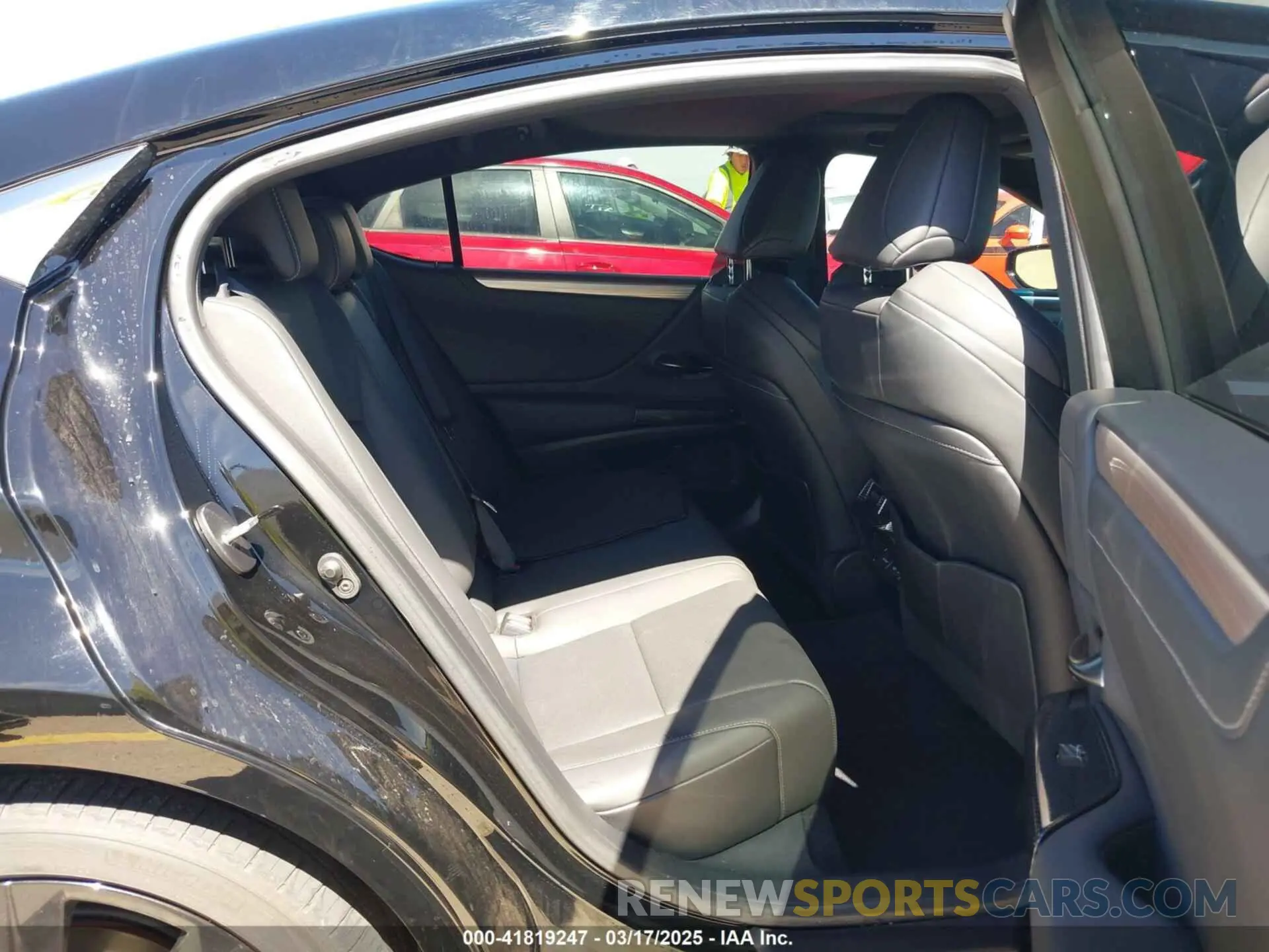 8 Photograph of a damaged car 58AGZ1B1XNU125883 LEXUS ES 350 2022