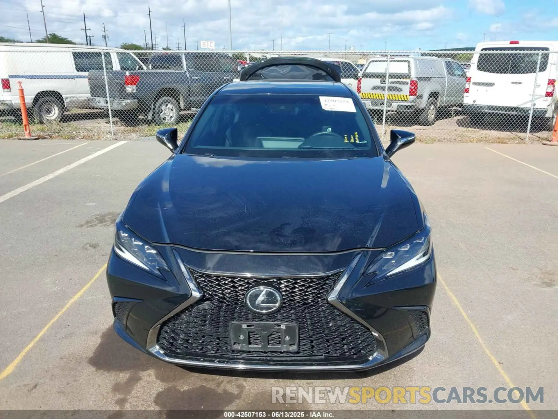 12 Photograph of a damaged car 58AJZ1B10NU120102 LEXUS ES 350 2022