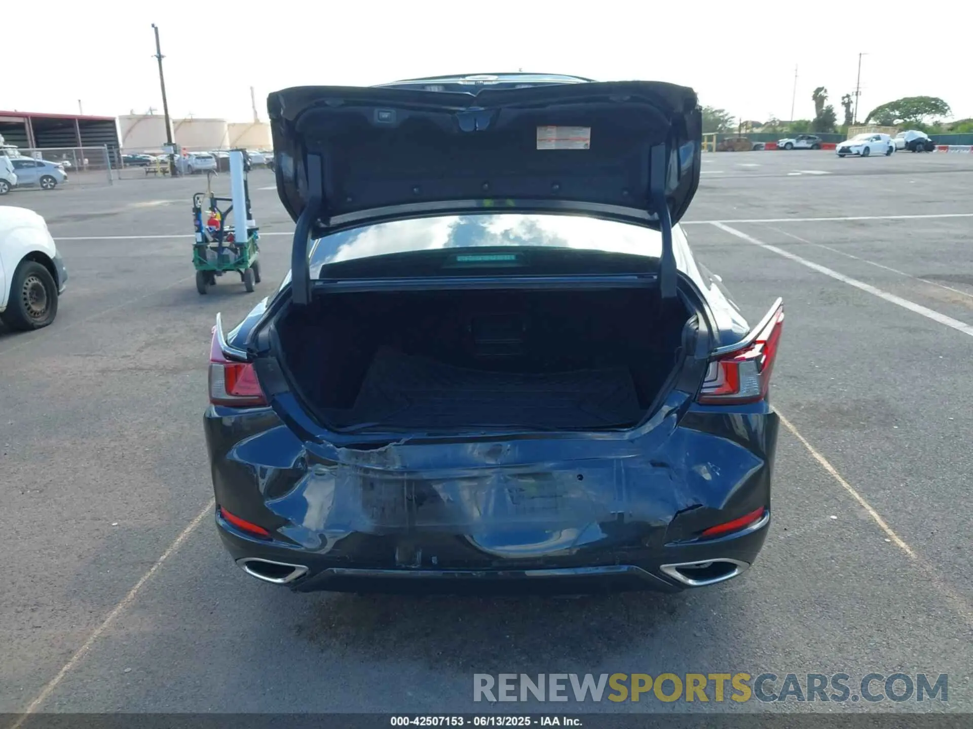 16 Photograph of a damaged car 58AJZ1B10NU120102 LEXUS ES 350 2022