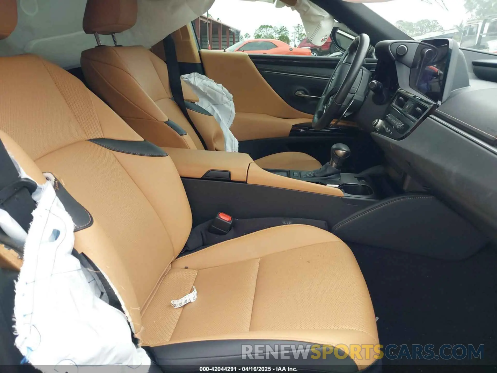 5 Photograph of a damaged car 58ACZ1B14PU155933 LEXUS ES 350 2023
