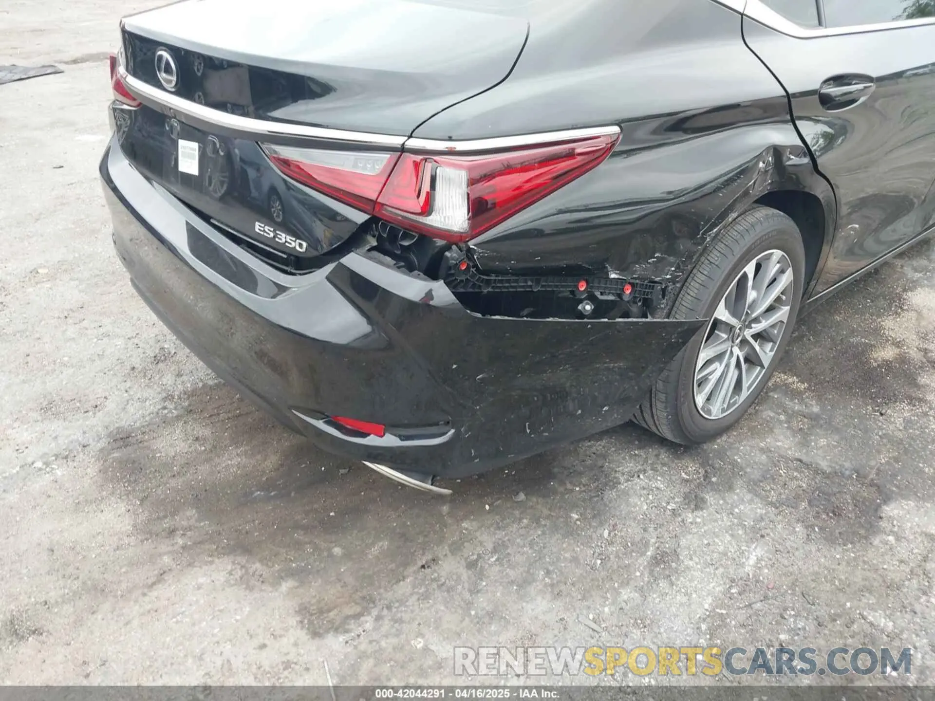 6 Photograph of a damaged car 58ACZ1B14PU155933 LEXUS ES 350 2023