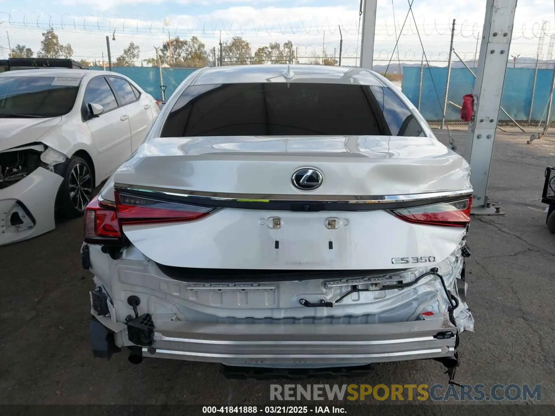 17 Photograph of a damaged car 58ADZ1B10PU142827 LEXUS ES 350 2023