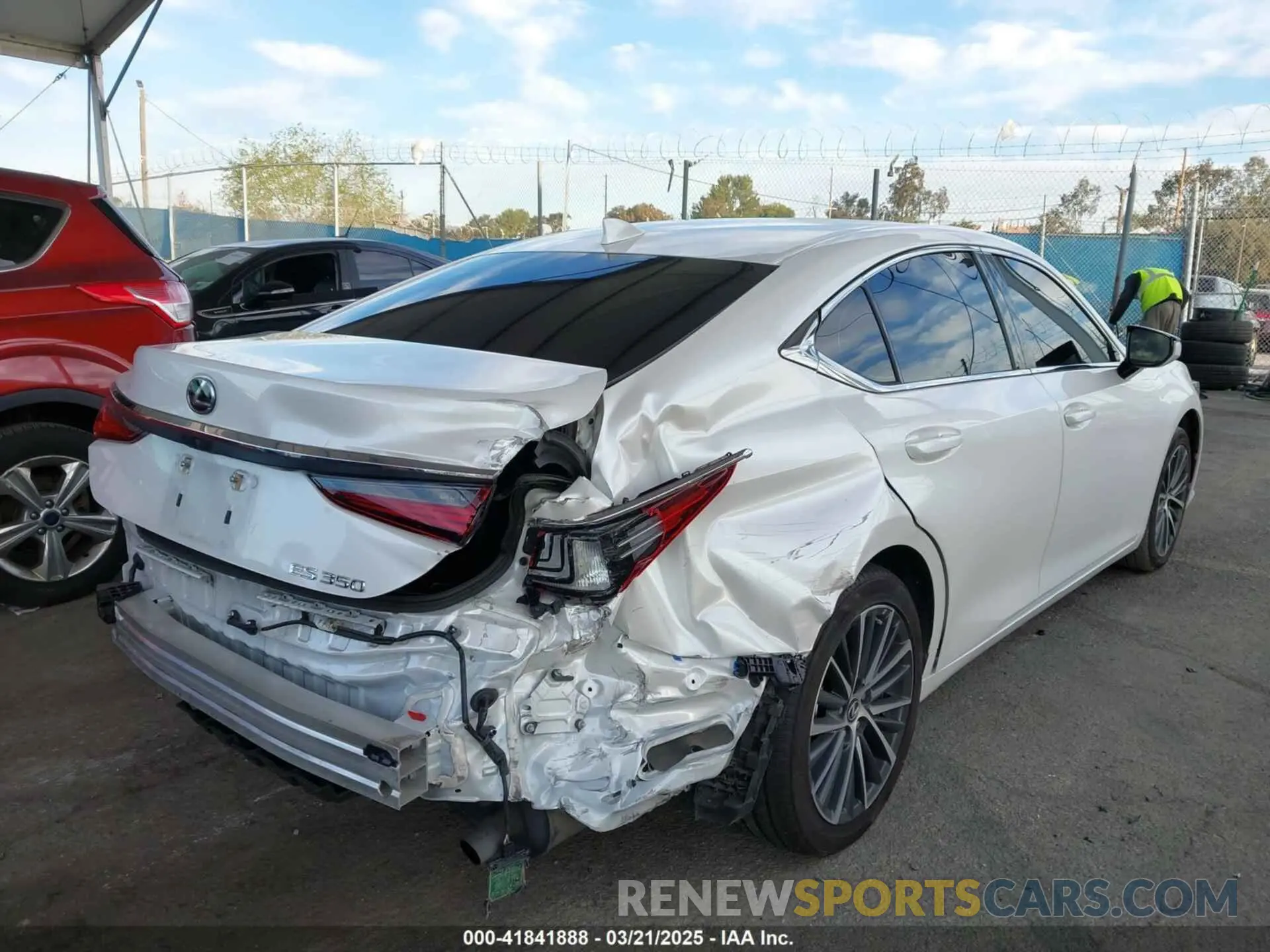 4 Photograph of a damaged car 58ADZ1B10PU142827 LEXUS ES 350 2023