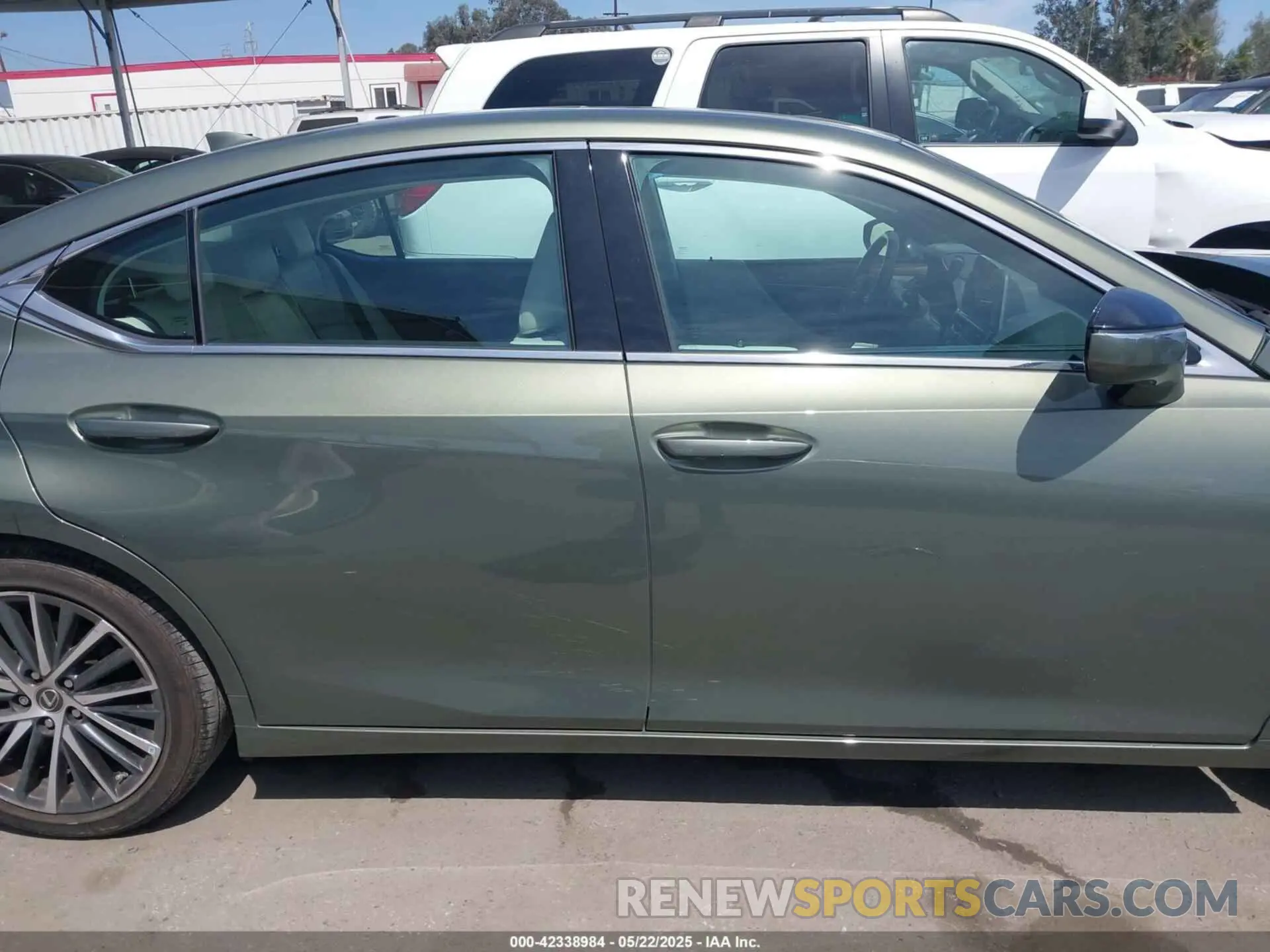 14 Photograph of a damaged car 58ADZ1B12PU159032 LEXUS ES 350 2023