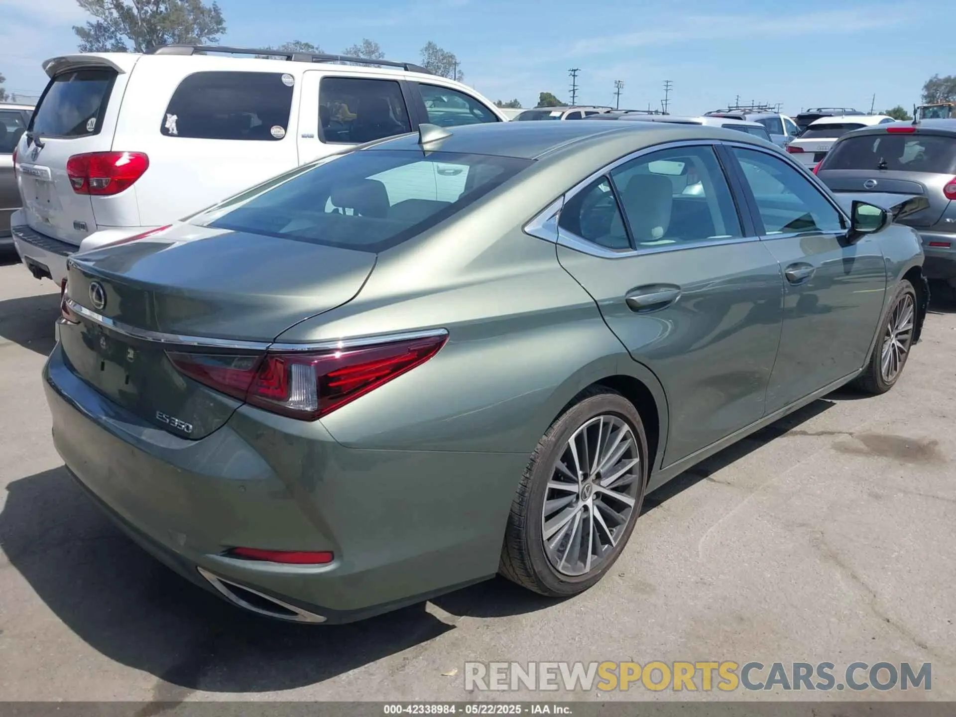 4 Photograph of a damaged car 58ADZ1B12PU159032 LEXUS ES 350 2023