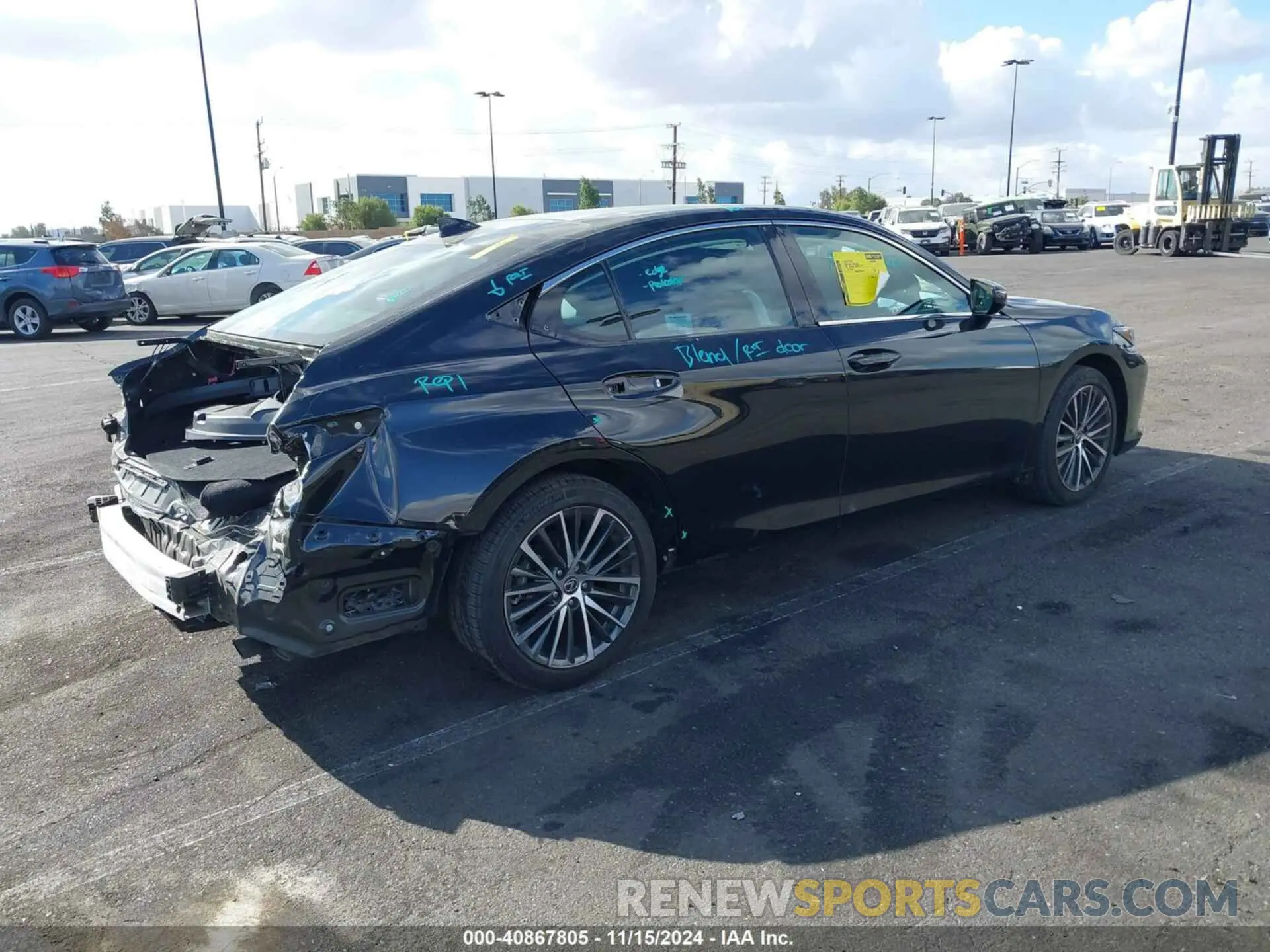 4 Photograph of a damaged car 58AEZ1B12PU146270 LEXUS ES 350 2023