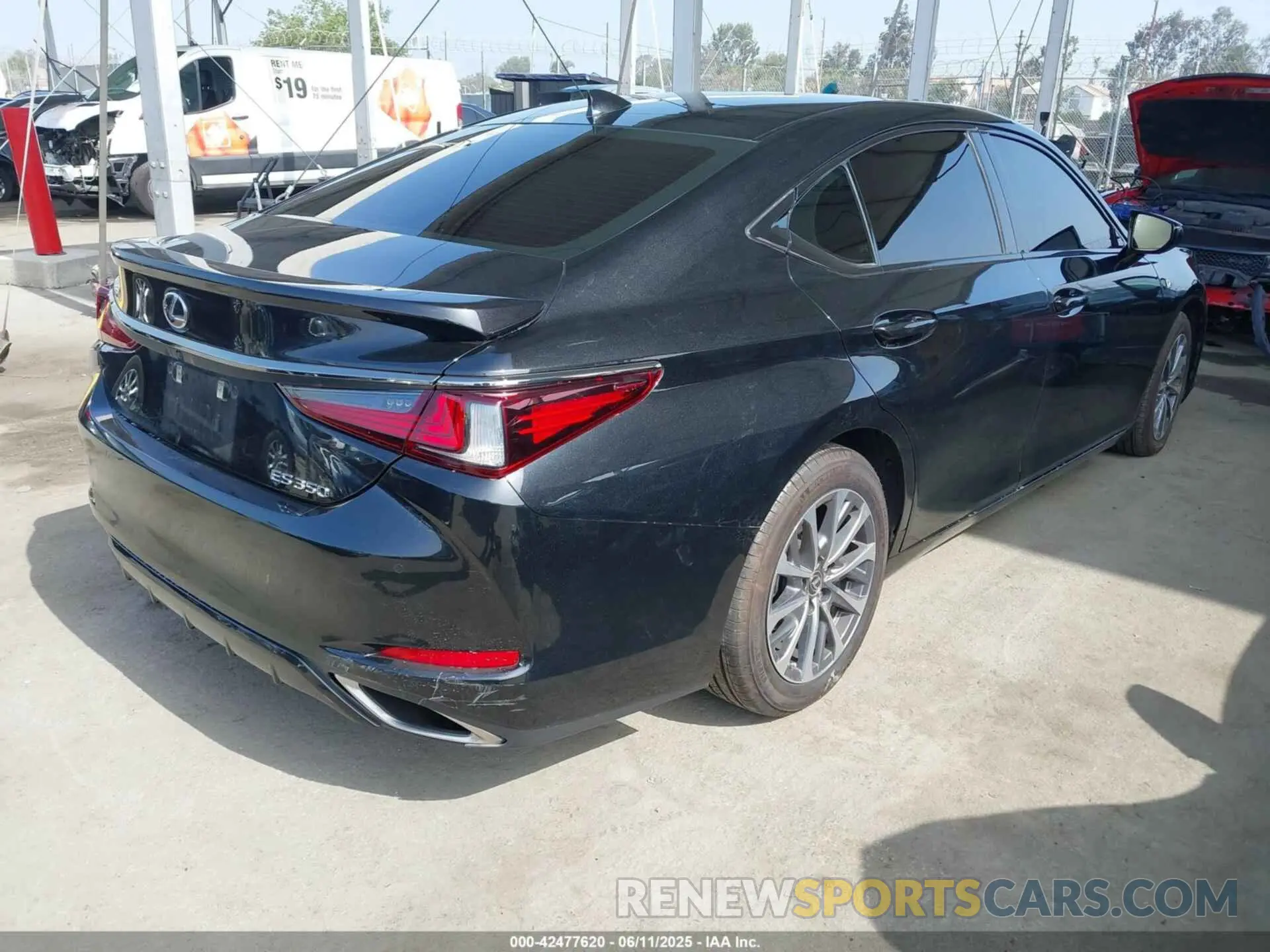 4 Photograph of a damaged car 58AJZ1B14PU155129 LEXUS ES 350 2023