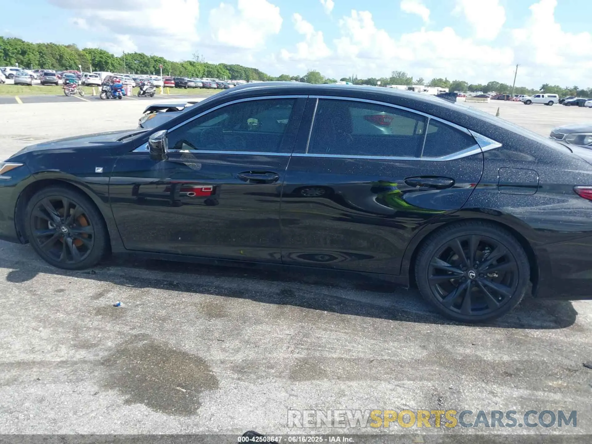 14 Photograph of a damaged car 58AJZ1B16PU154015 LEXUS ES 350 2023