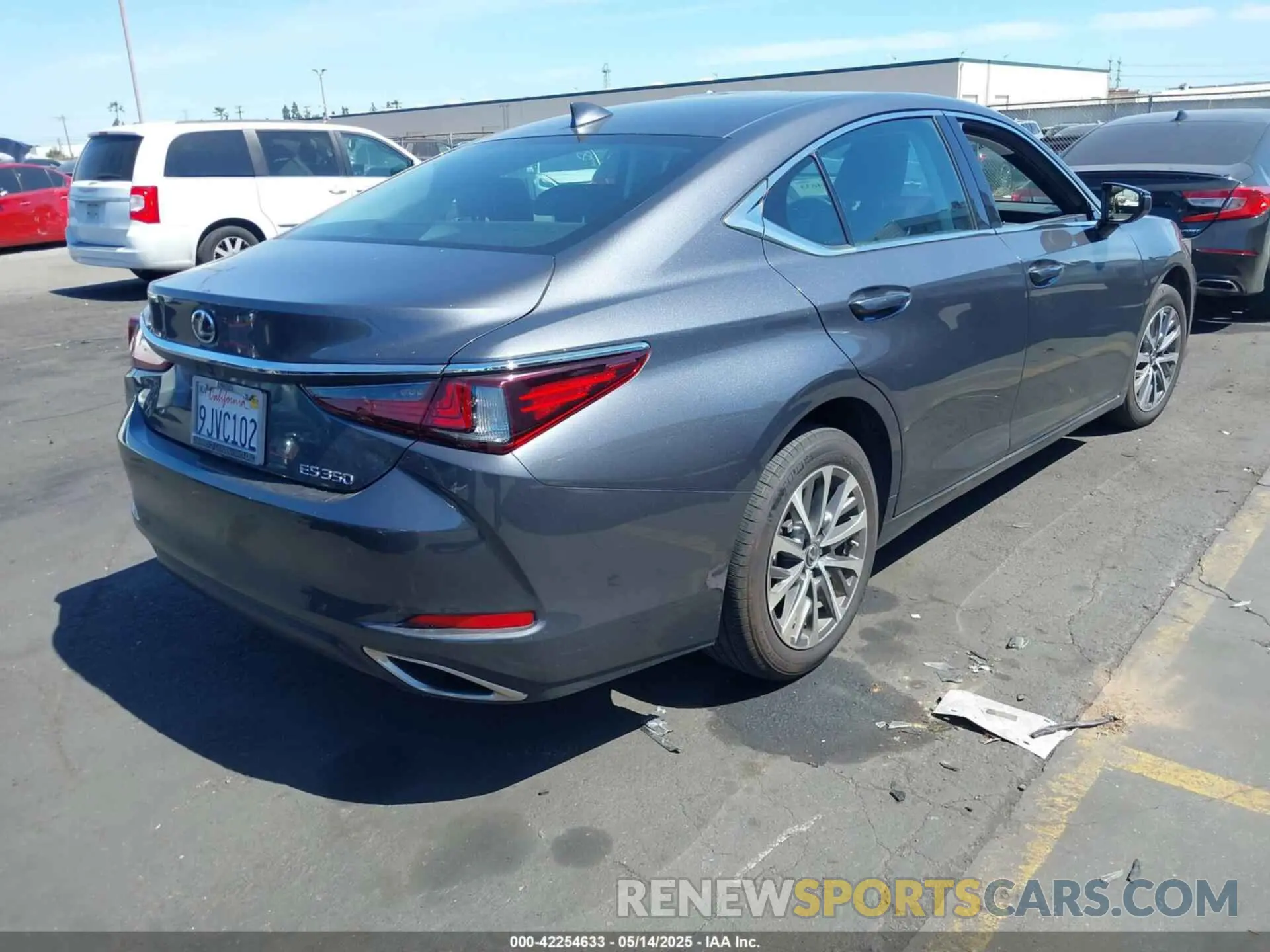 4 Photograph of a damaged car 58ACZ1B10RU161988 LEXUS ES 350 2024