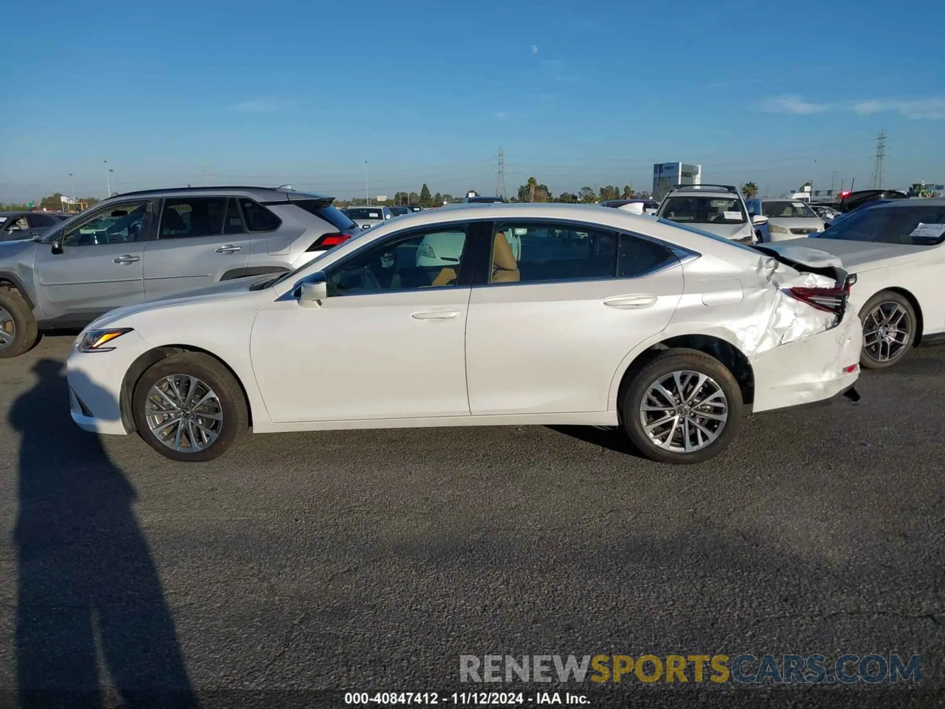 14 Photograph of a damaged car 58ACZ1B15RU161260 LEXUS ES 350 2024