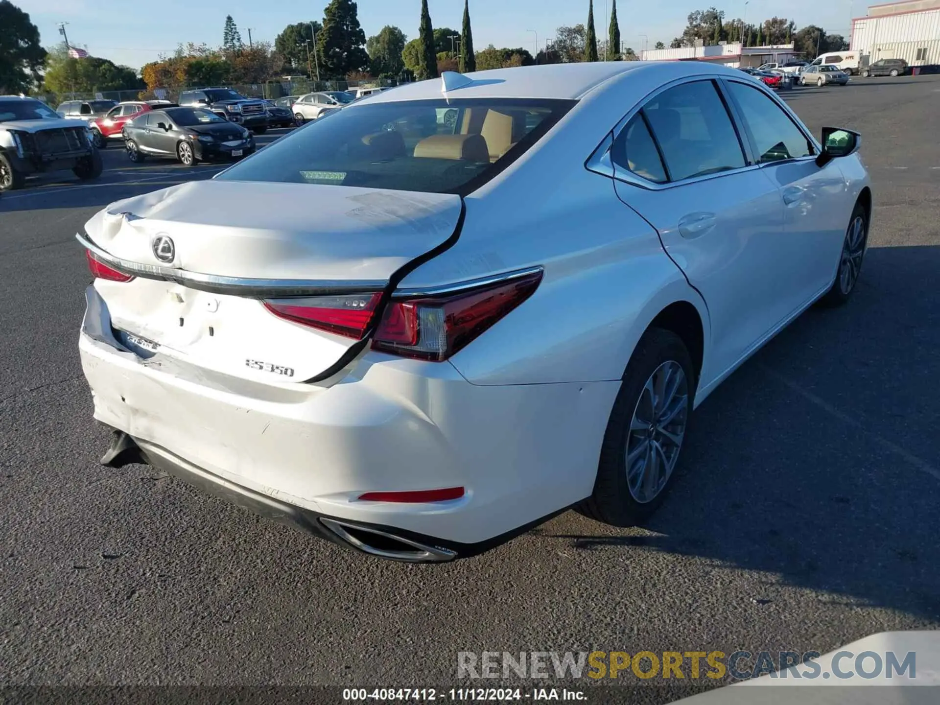 4 Photograph of a damaged car 58ACZ1B15RU161260 LEXUS ES 350 2024