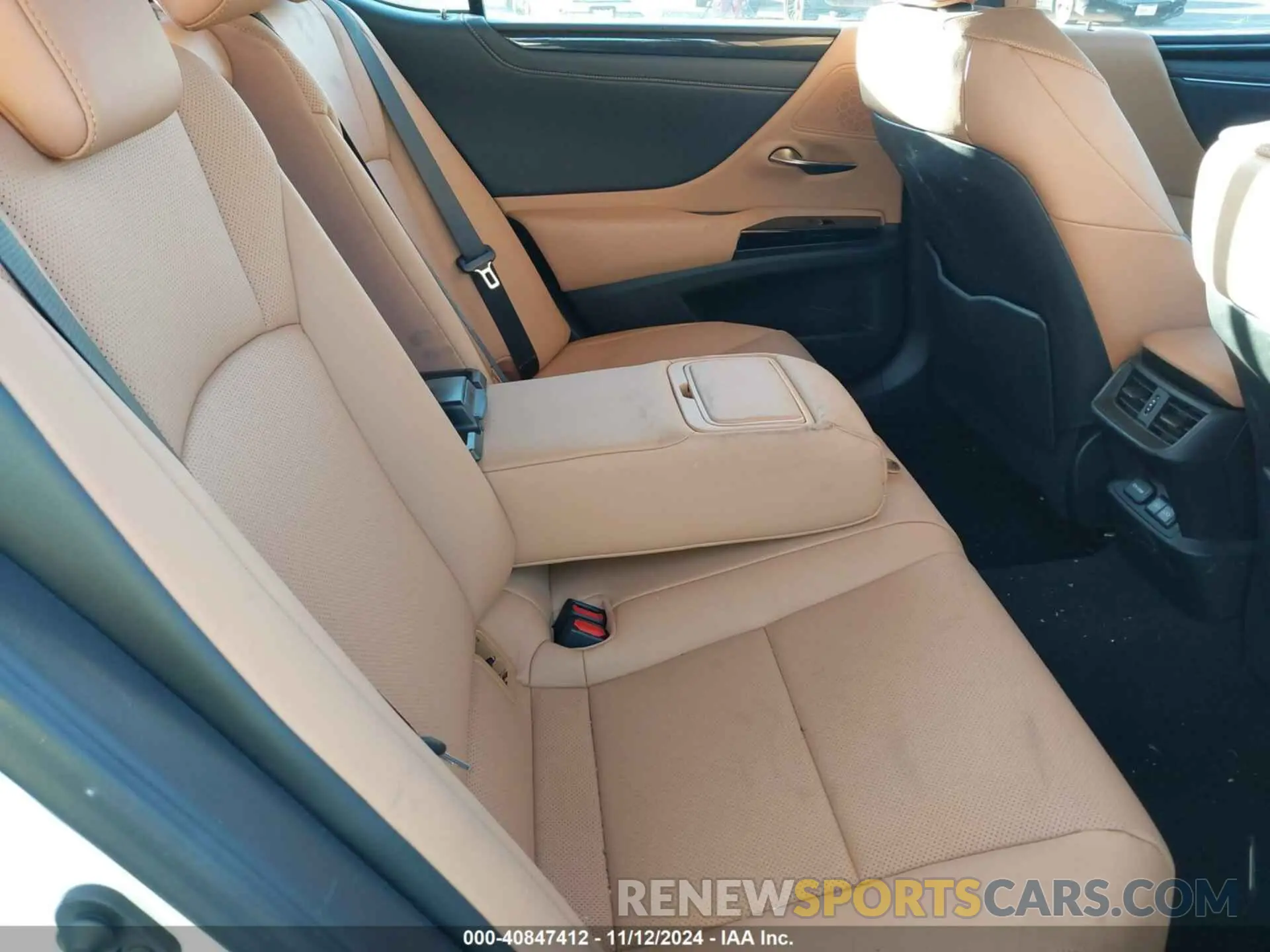 8 Photograph of a damaged car 58ACZ1B15RU161260 LEXUS ES 350 2024