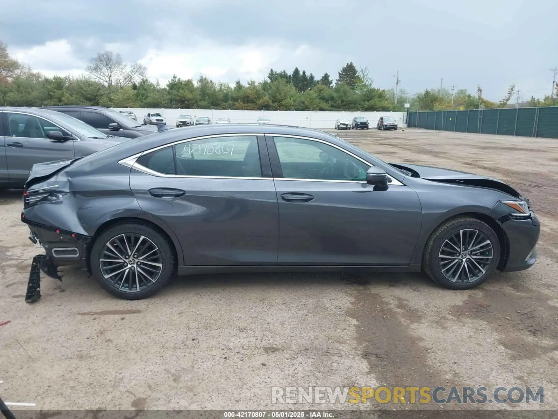 14 Photograph of a damaged car 58ADZ1B11RU181039 LEXUS ES 350 2024