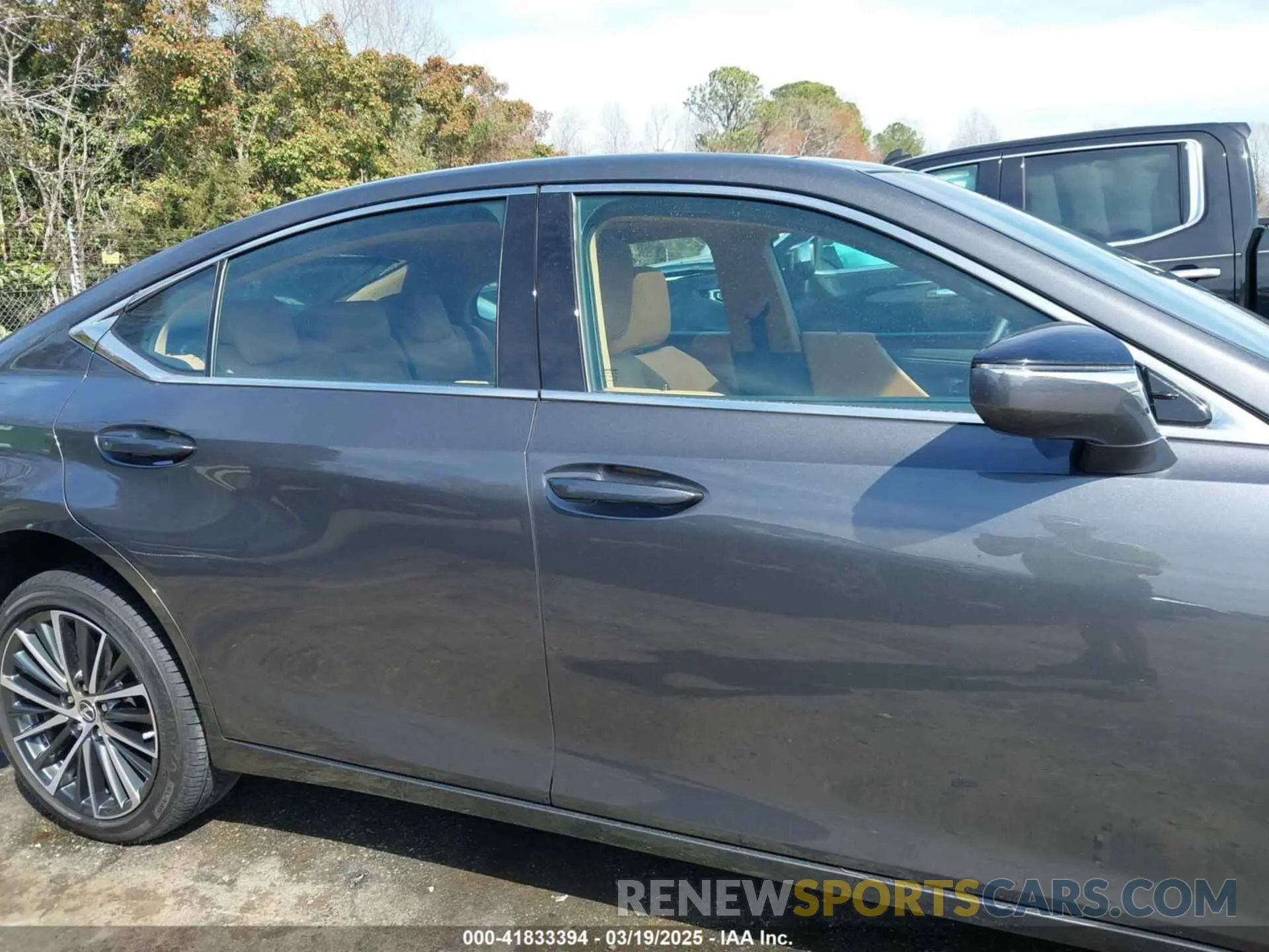 14 Photograph of a damaged car 58ADZ1B18RU181667 LEXUS ES 350 2024