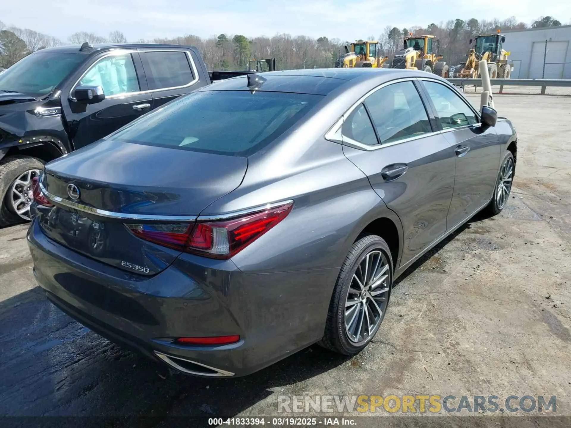 4 Photograph of a damaged car 58ADZ1B18RU181667 LEXUS ES 350 2024