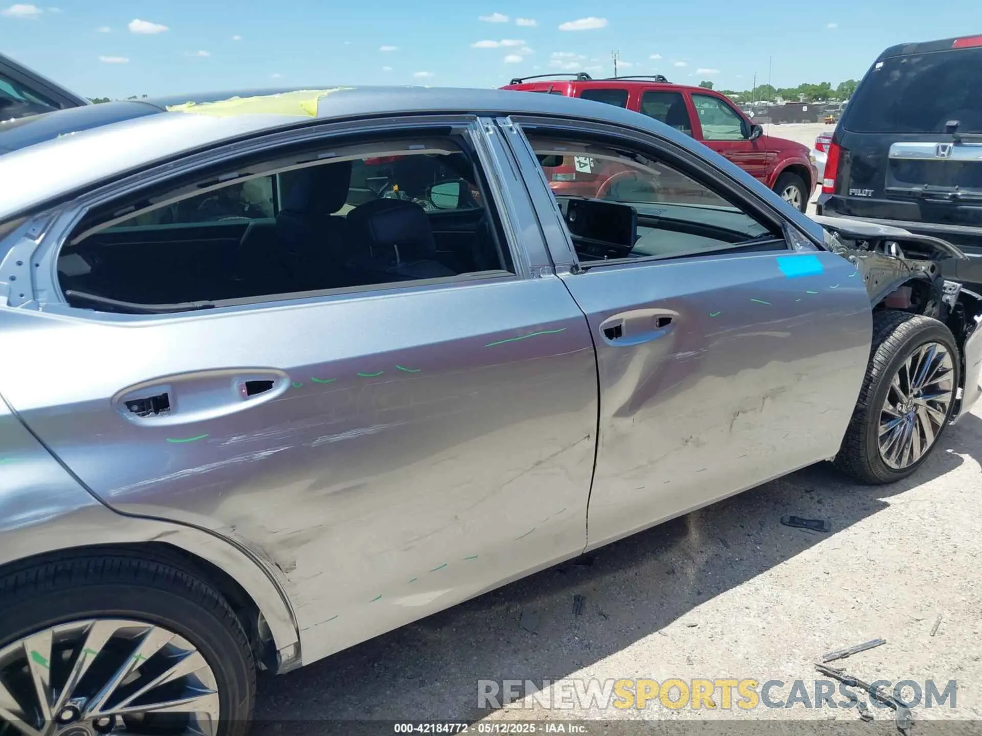 18 Photograph of a damaged car 58AEZ1B10RU181862 LEXUS ES 350 2024