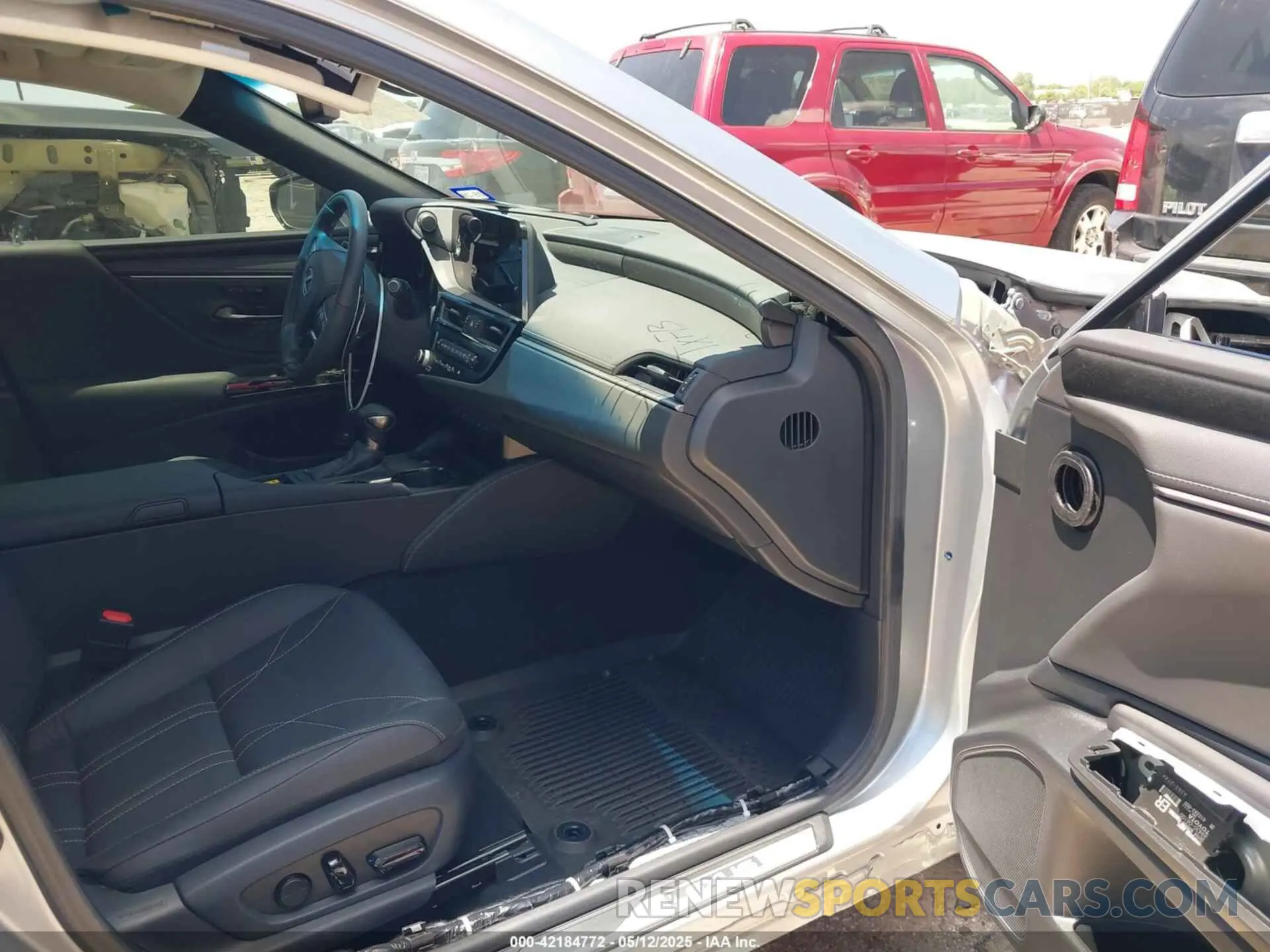 5 Photograph of a damaged car 58AEZ1B10RU181862 LEXUS ES 350 2024