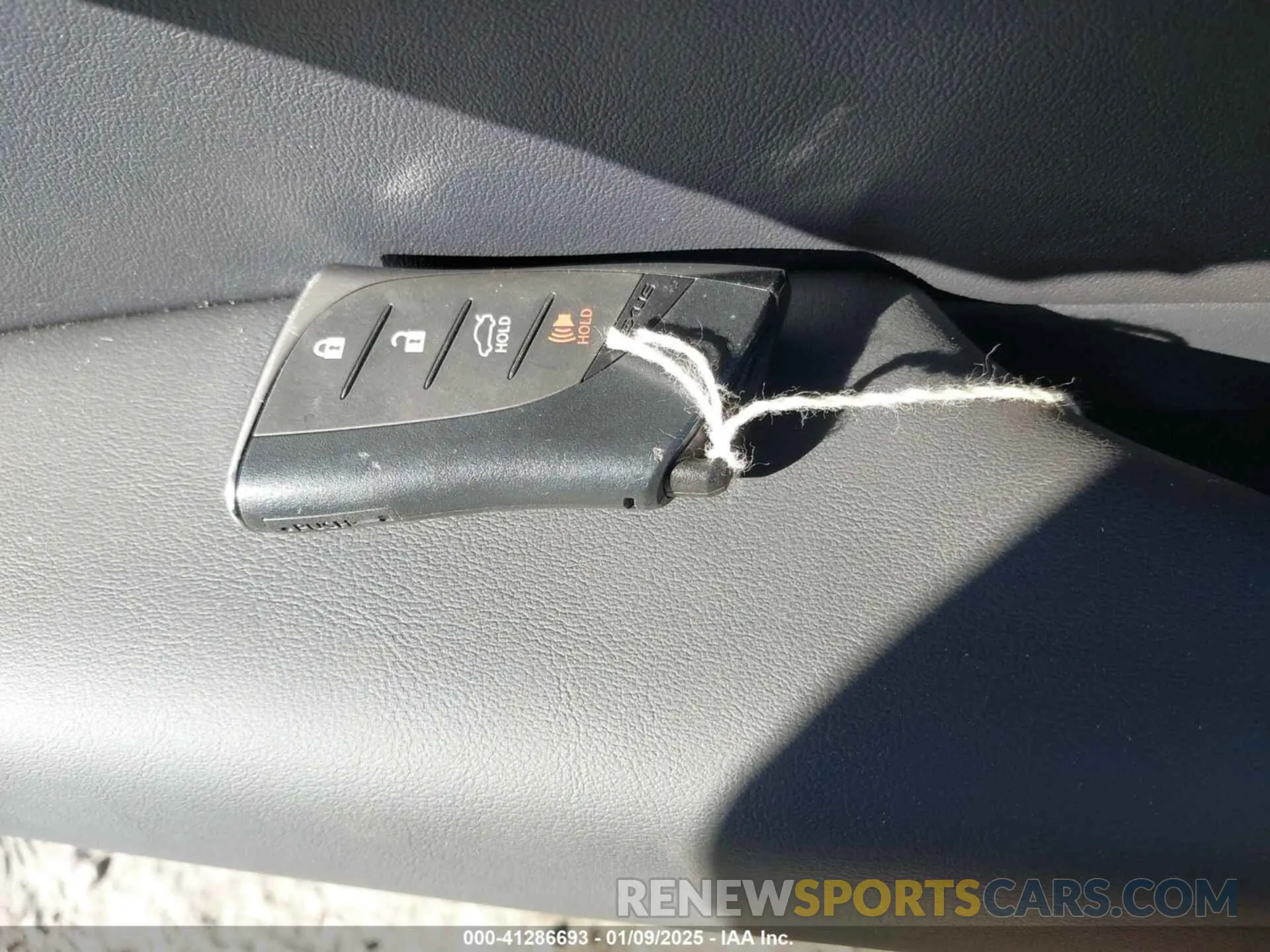 11 Photograph of a damaged car 58AEZ1B11RU179019 LEXUS ES 350 2024